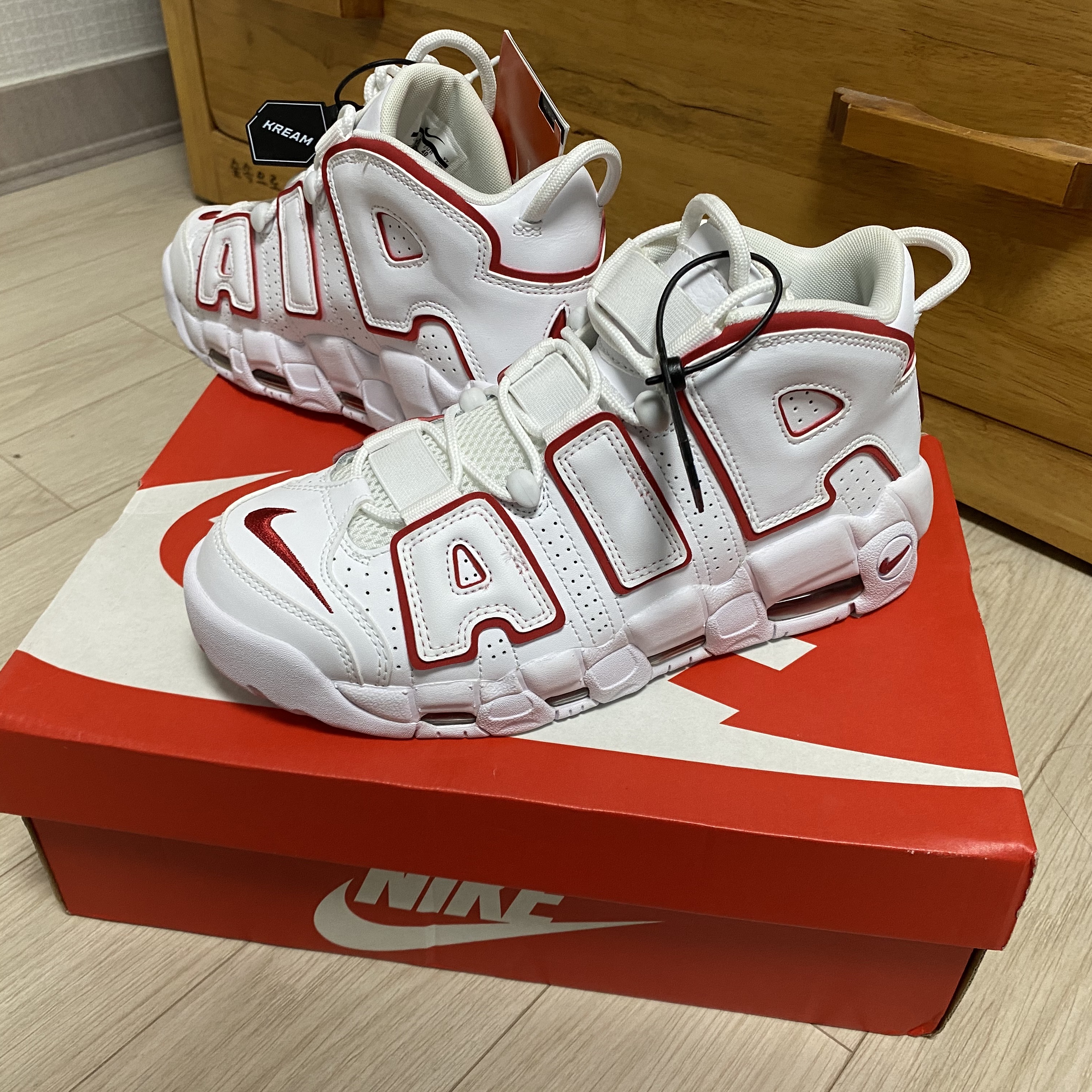 Nike Air More Uptempo White Varsity Red 2018 착용 스타일