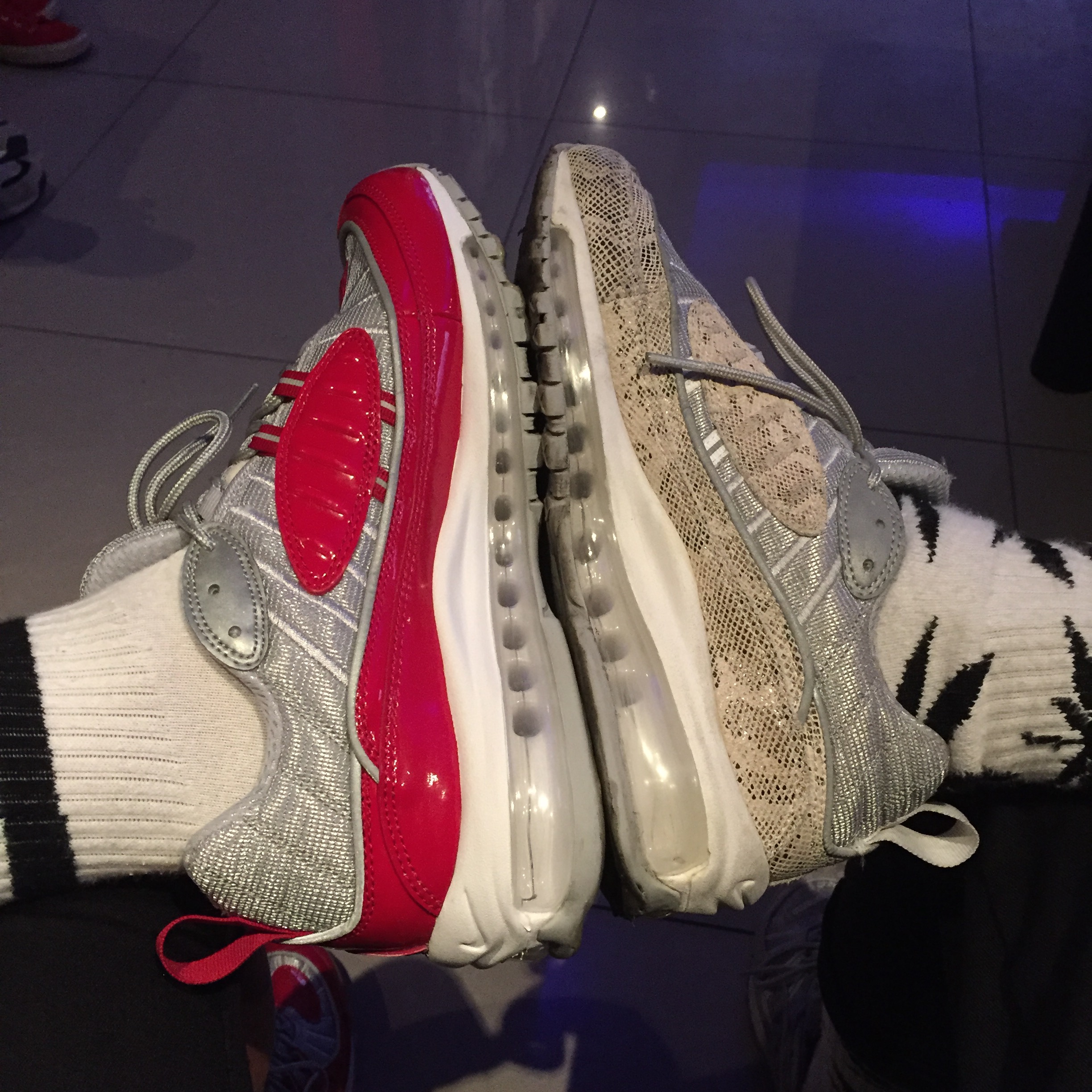 Nike x Supreme Air Max 98 Varsity Red, Nike x Supreme Air Max 98 Snakeskin 착용 스타일