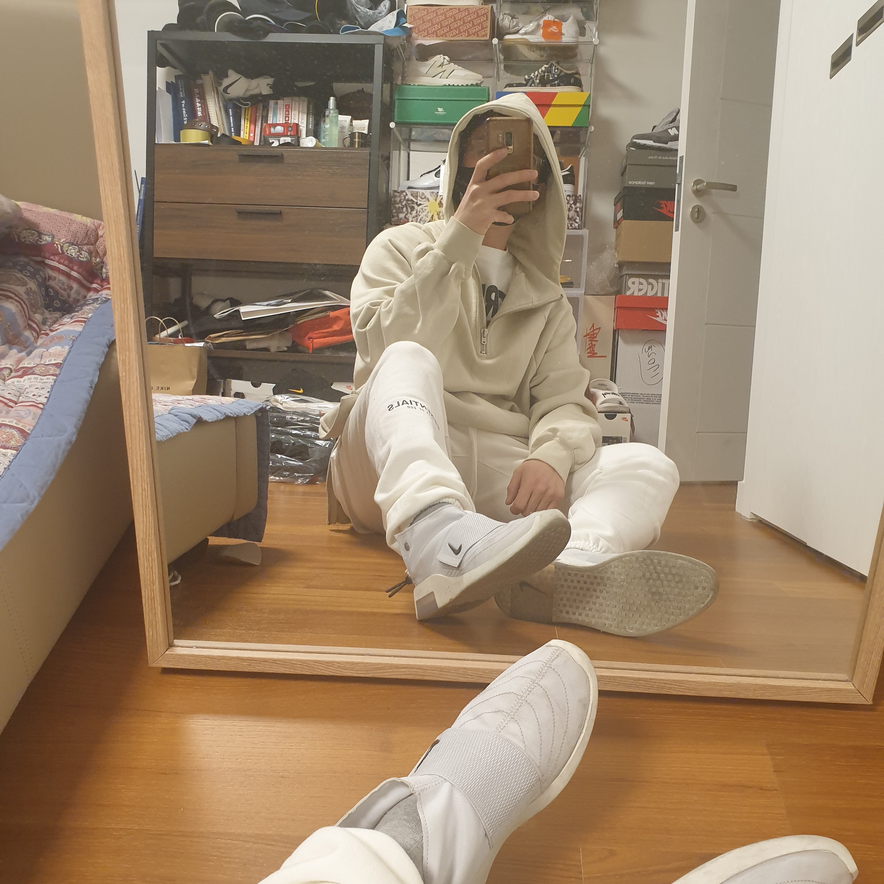 Nike x Fear of God Air Fear of God Moccasin Pure Platinum, Essentials Sweatpants White - 20SS 착용 스타일 - 4