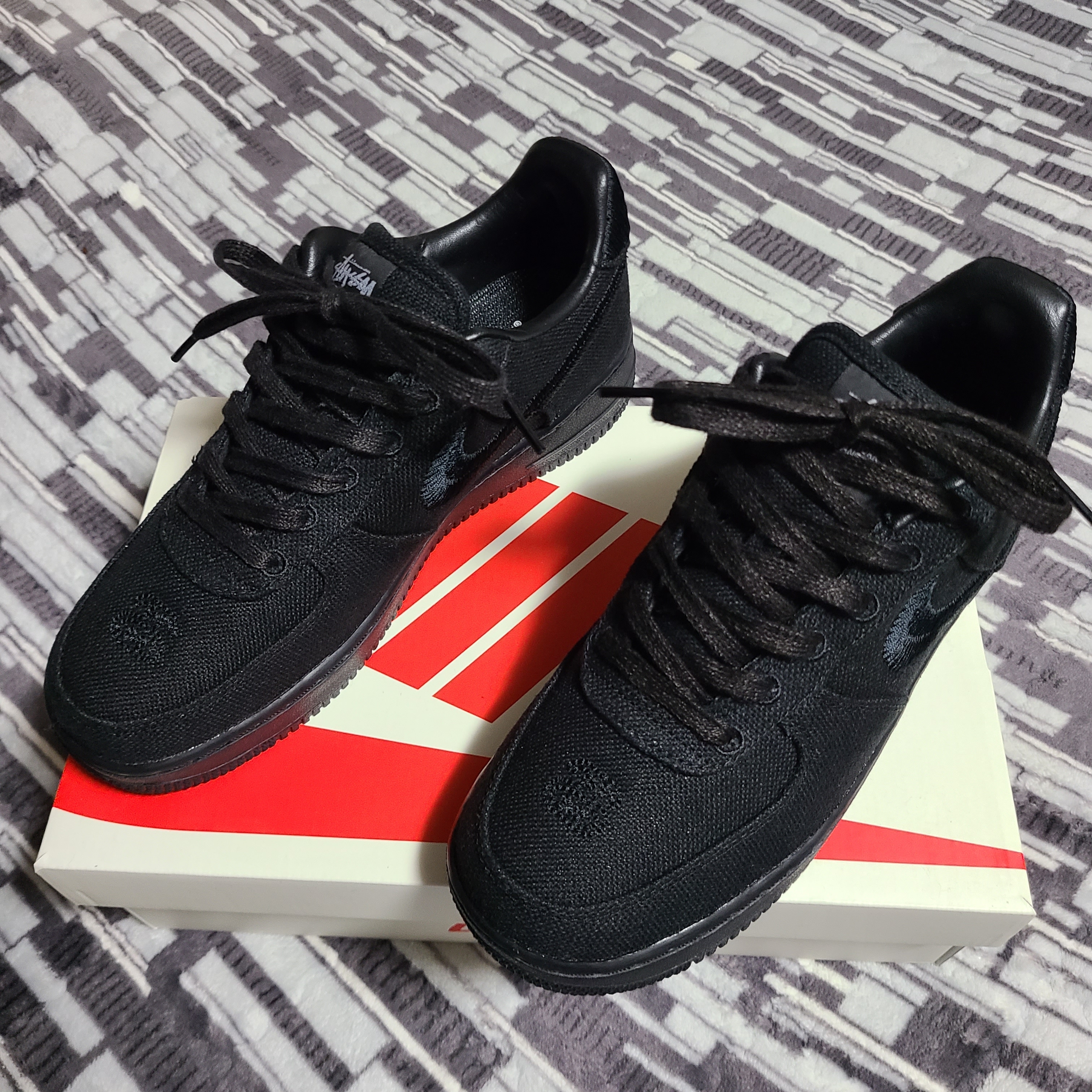 Nike x Stussy Air Force 1 Low Triple Black 착용 스타일
