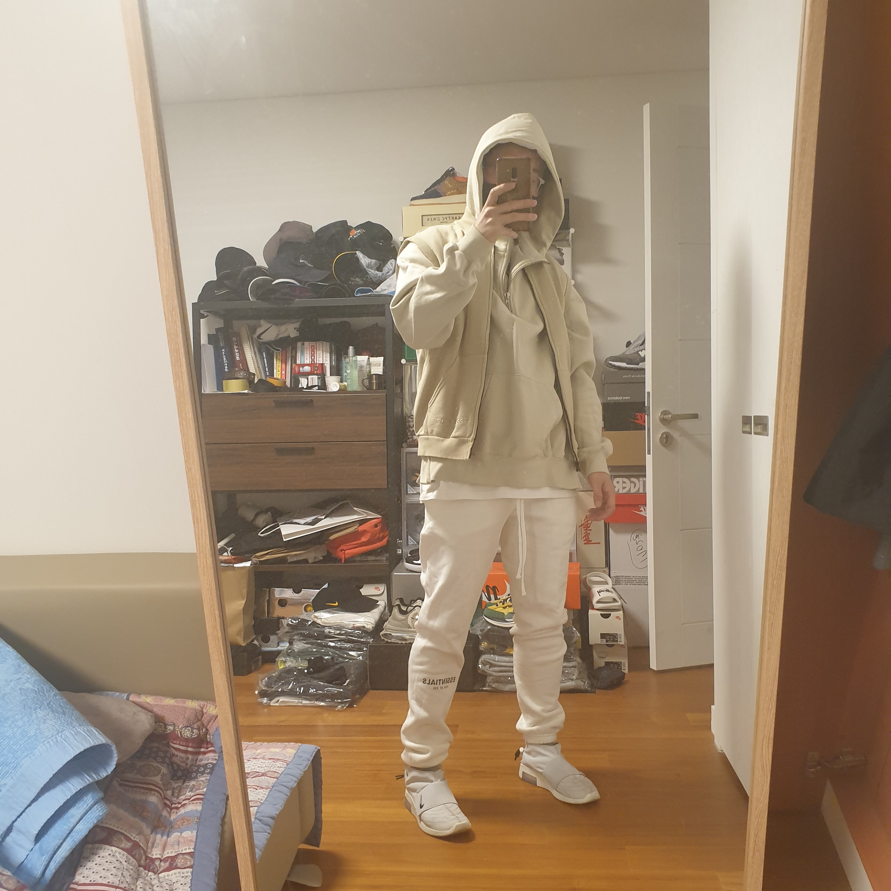 Nike x Fear of God Air Fear of God Moccasin Pure Platinum, Essentials Sweatpants White - 20SS 착용 스타일 - 1