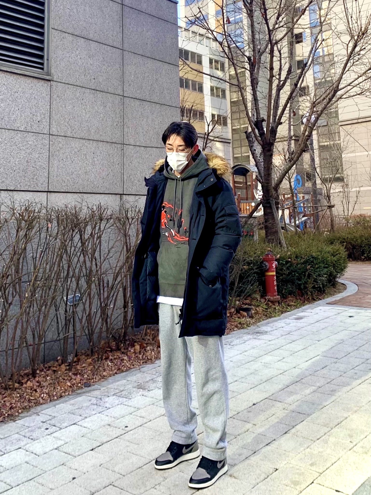 Jordan x Travis Scott Washed Suede Hoodie Grey, Jordan 1 Retro High OG Shadow 2018 착용 스타일
