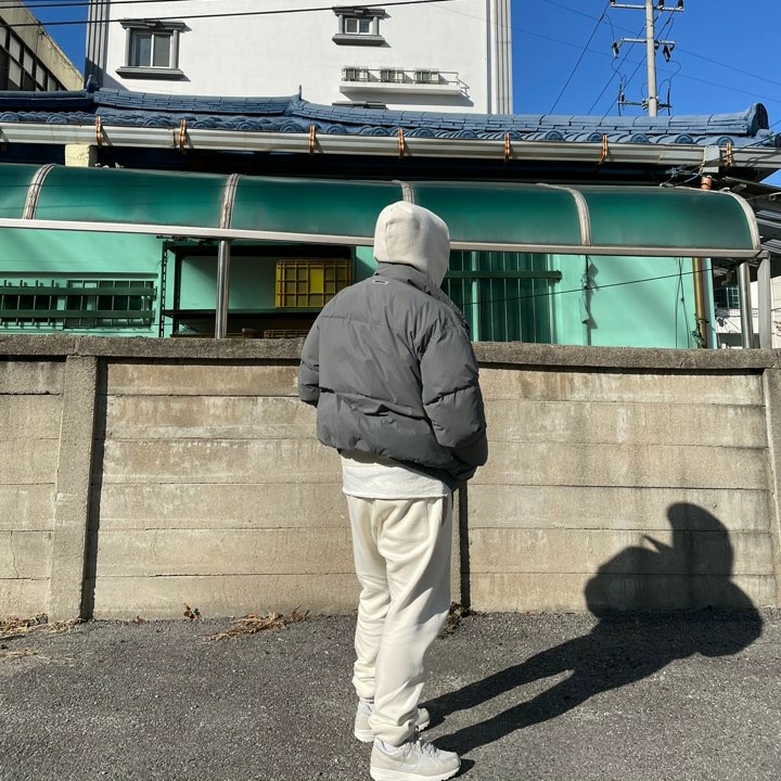 Nike x Fear of God Air Skylon 2 Light Bone, Essentials Puffer Jacket Silver Reflective - 20SS 착용 스타일 - 3