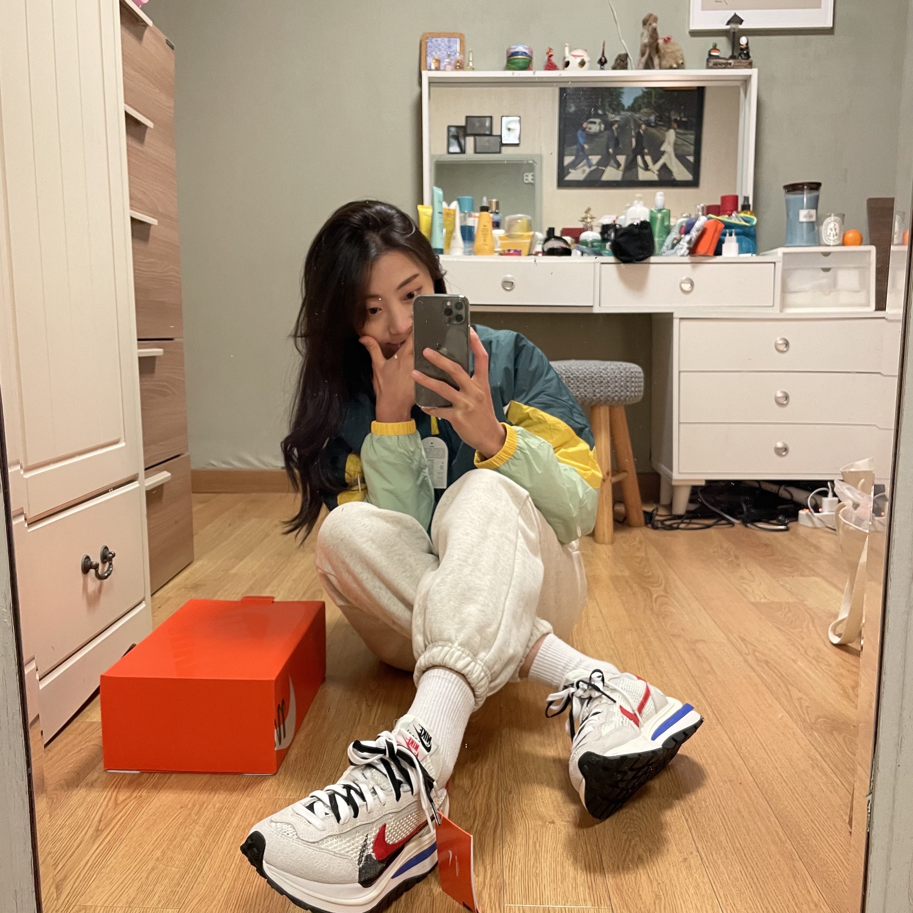Nike x Sacai VaporWaffle Royal Fuchsia 착용 스타일 - 2