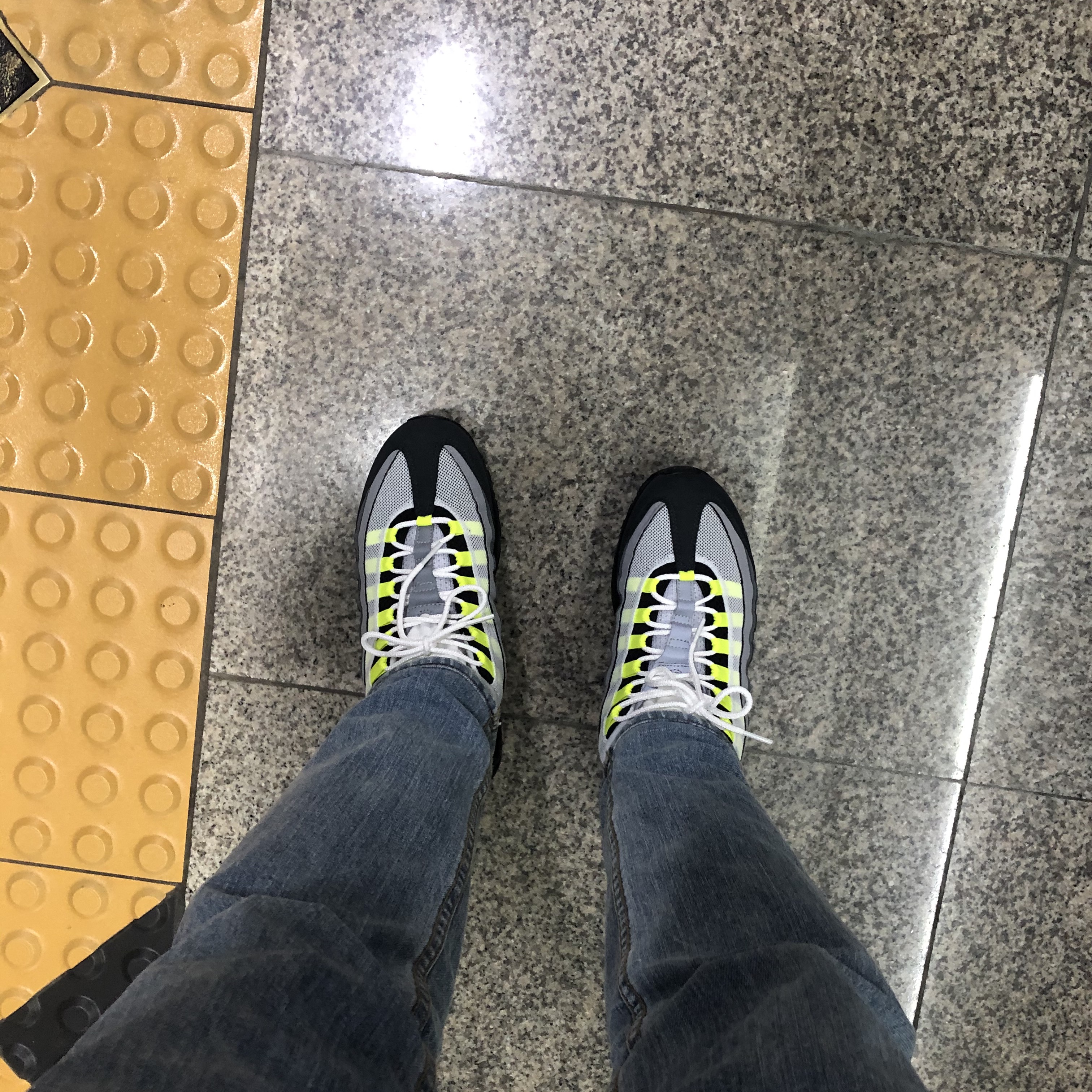 Nike Air Max 95 OG Neon Yellow 2020 착용 스타일