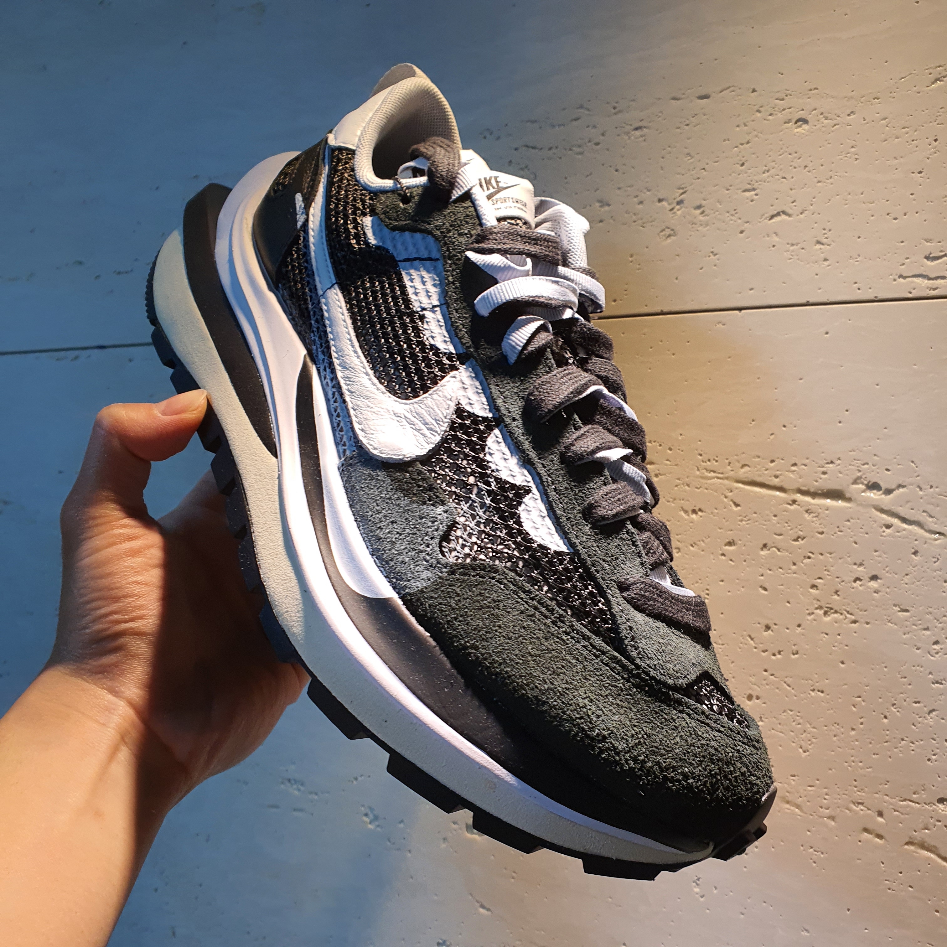 Nike x Sacai VaporWaffle Black White 착용 스타일 - 1