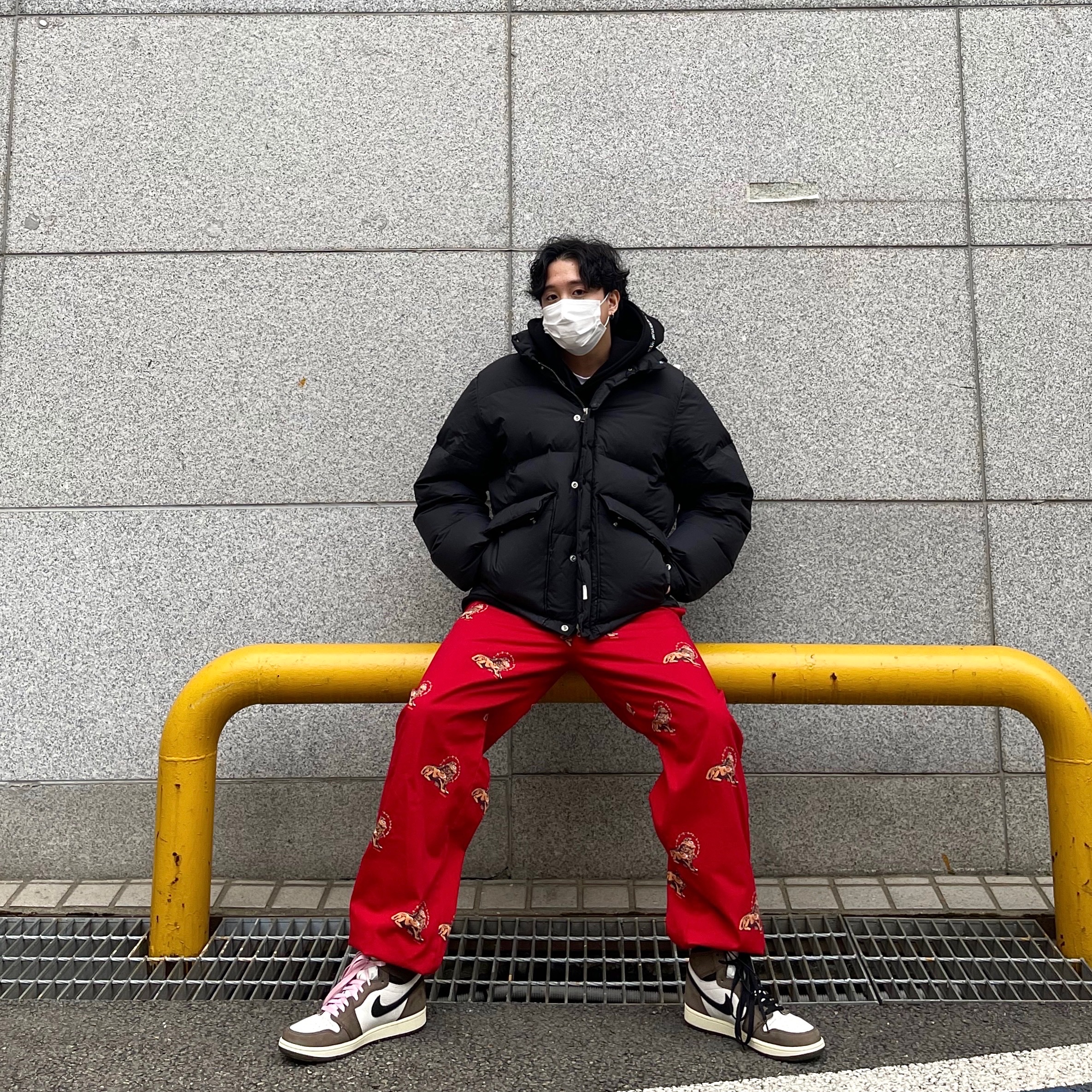 Jordan 1 x Travis Scott Retro High OG SP Mocha 착용 스타일 - 2