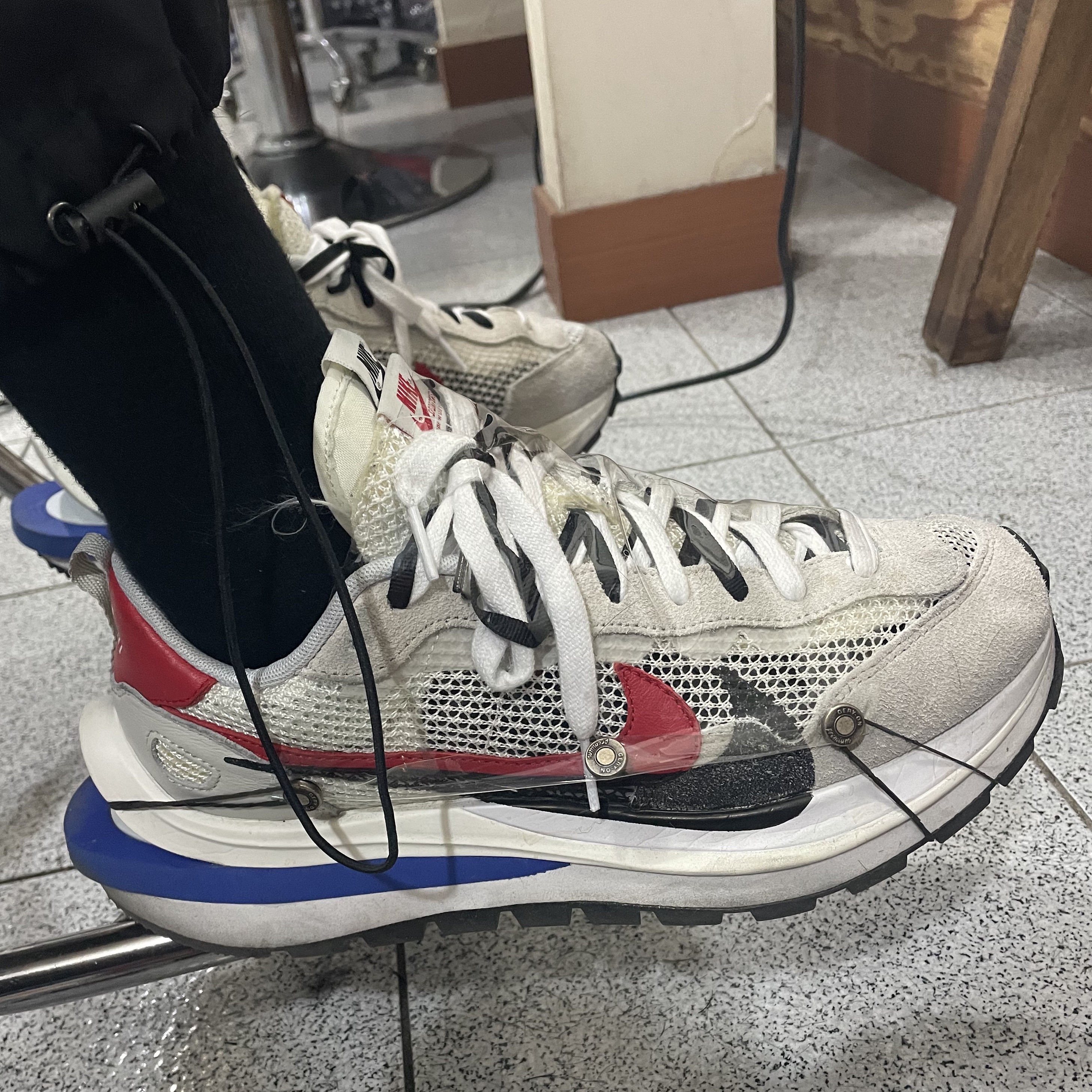 Nike x Sacai VaporWaffle Royal Fuchsia 착용 스타일