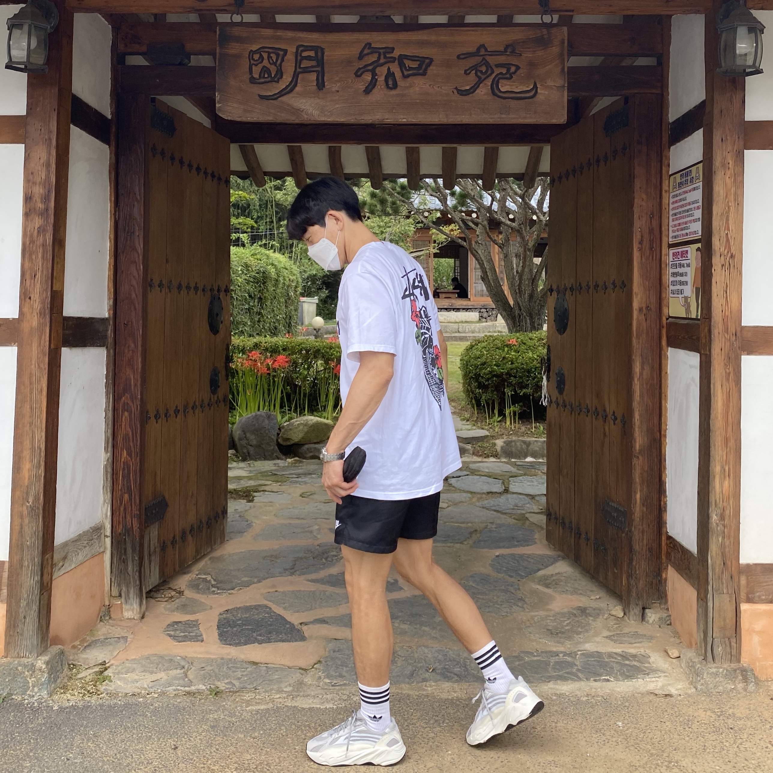 Adidas Yeezy Boost 700 V2 Static 2018 착용 스타일