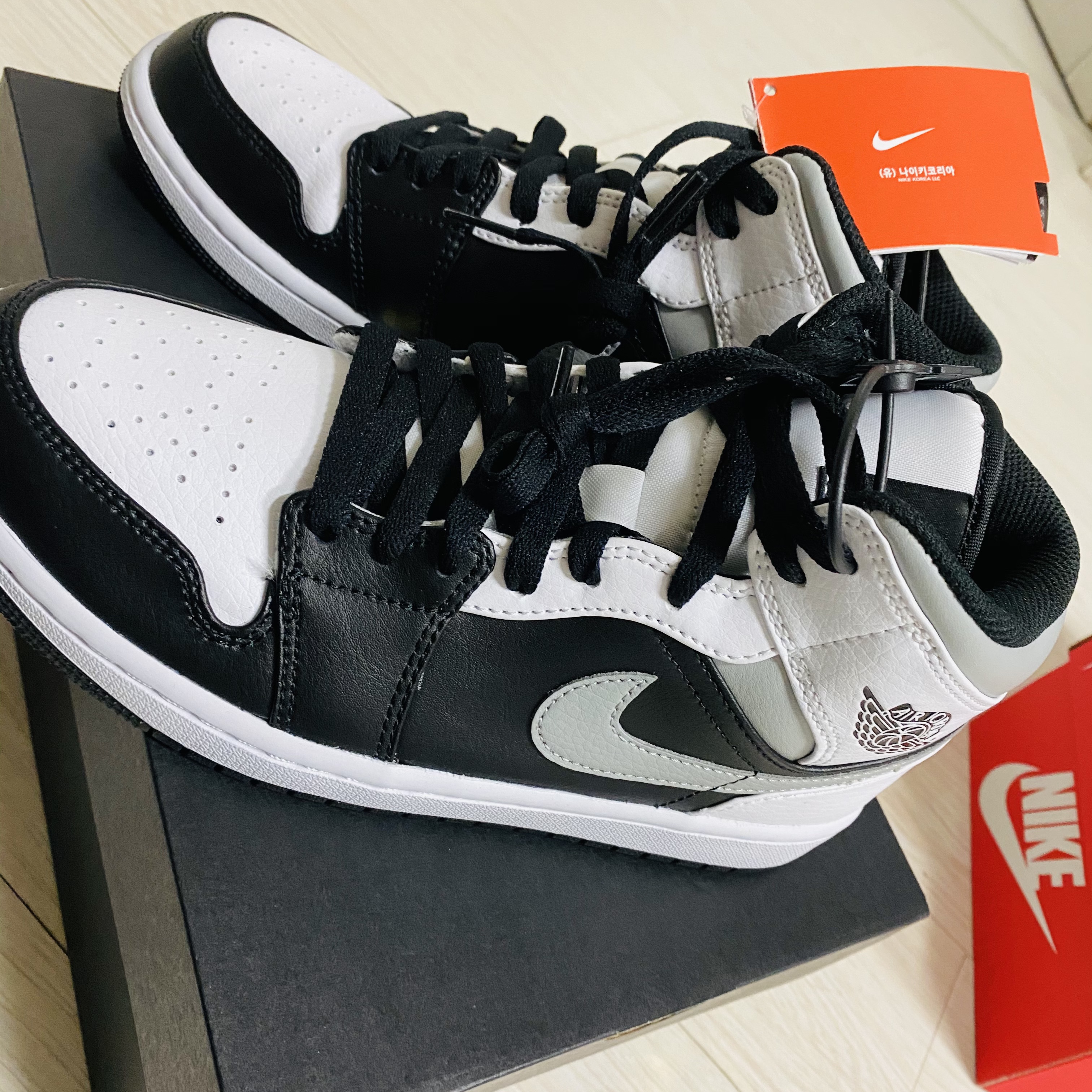Jordan 1 Mid White Shadow 착용 스타일 - 1