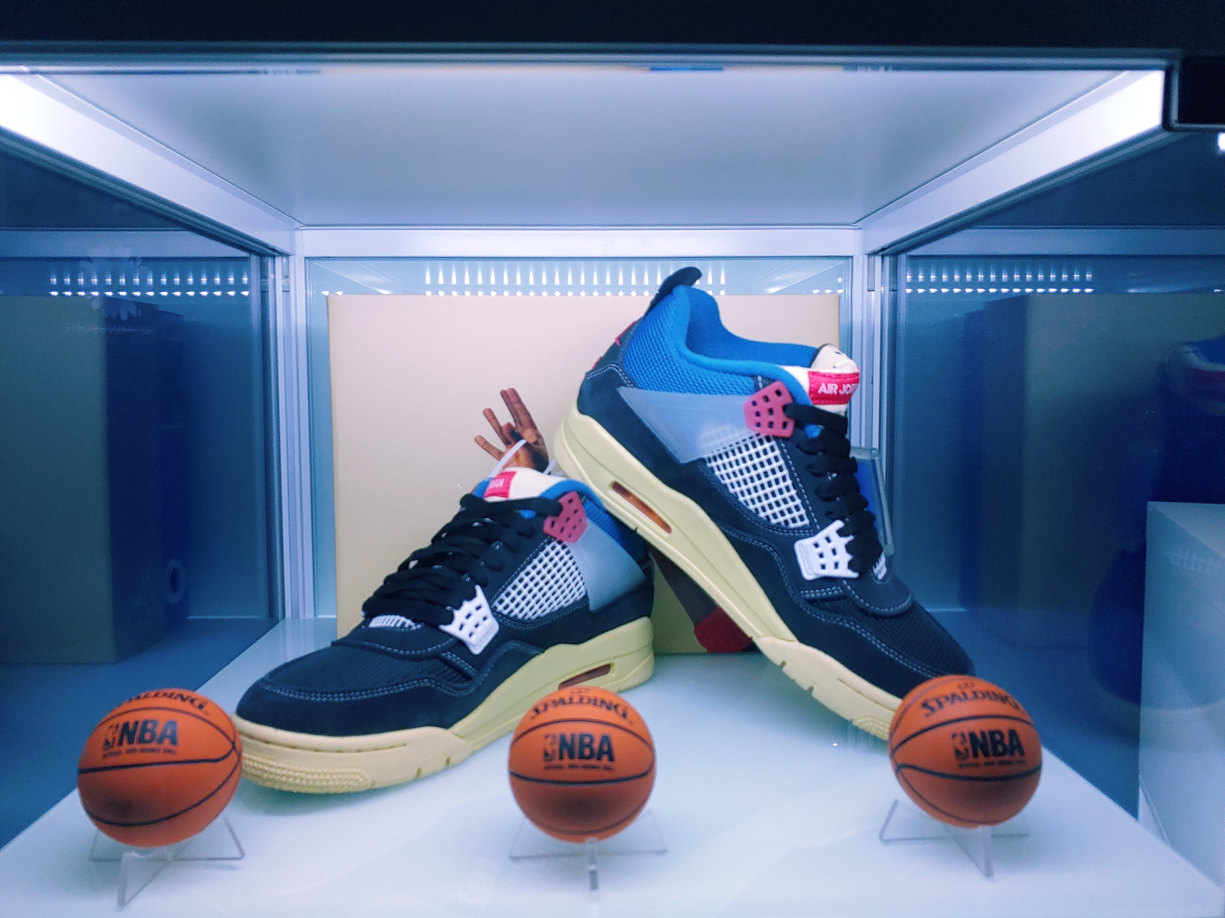 Jordan 4 x Union Retro Off Noir, Nike x Sacai VaporWaffle Royal Fuchsia 착용 스타일 - 1