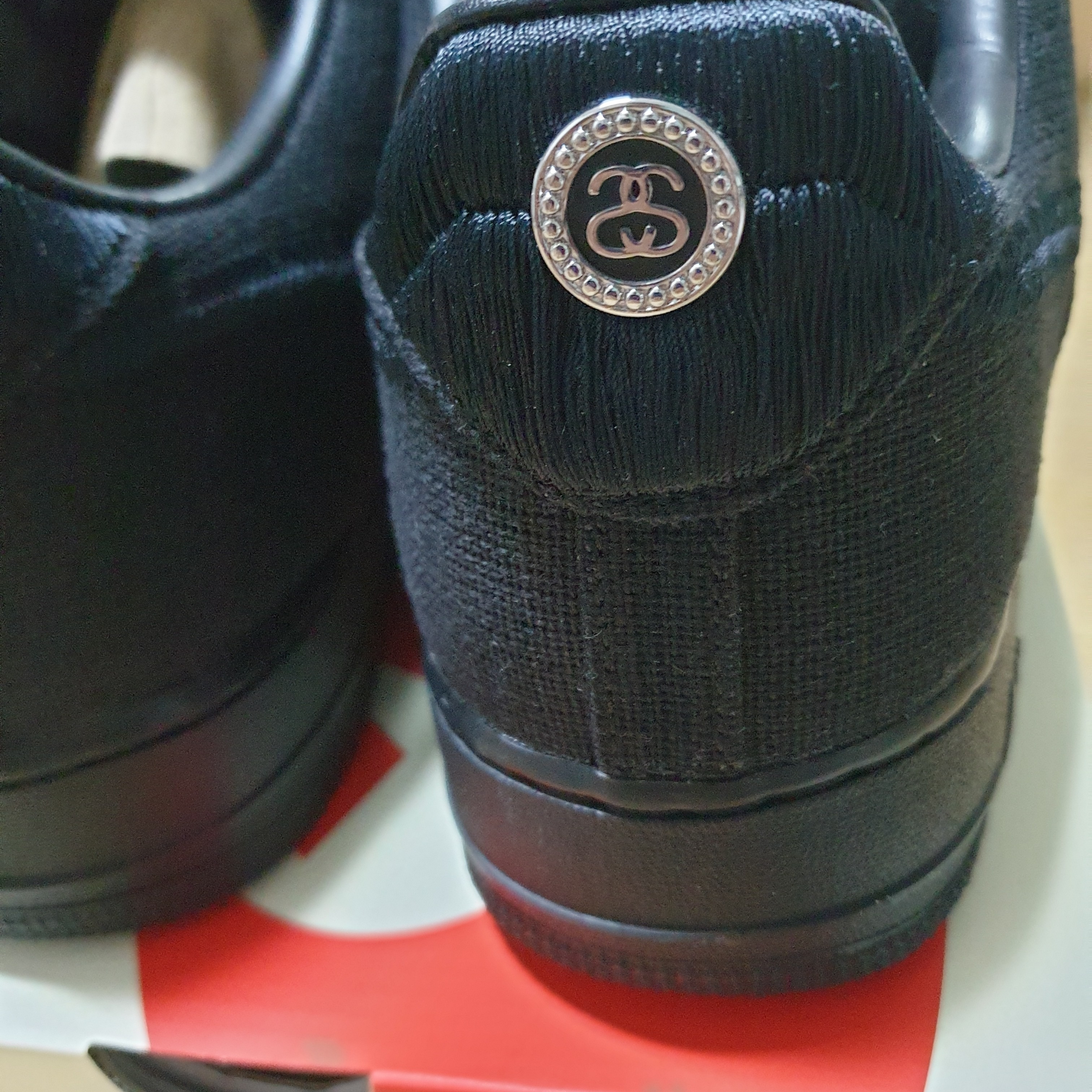 Nike x Stussy Air Force 1 Low Triple Black 착용 스타일 - 1