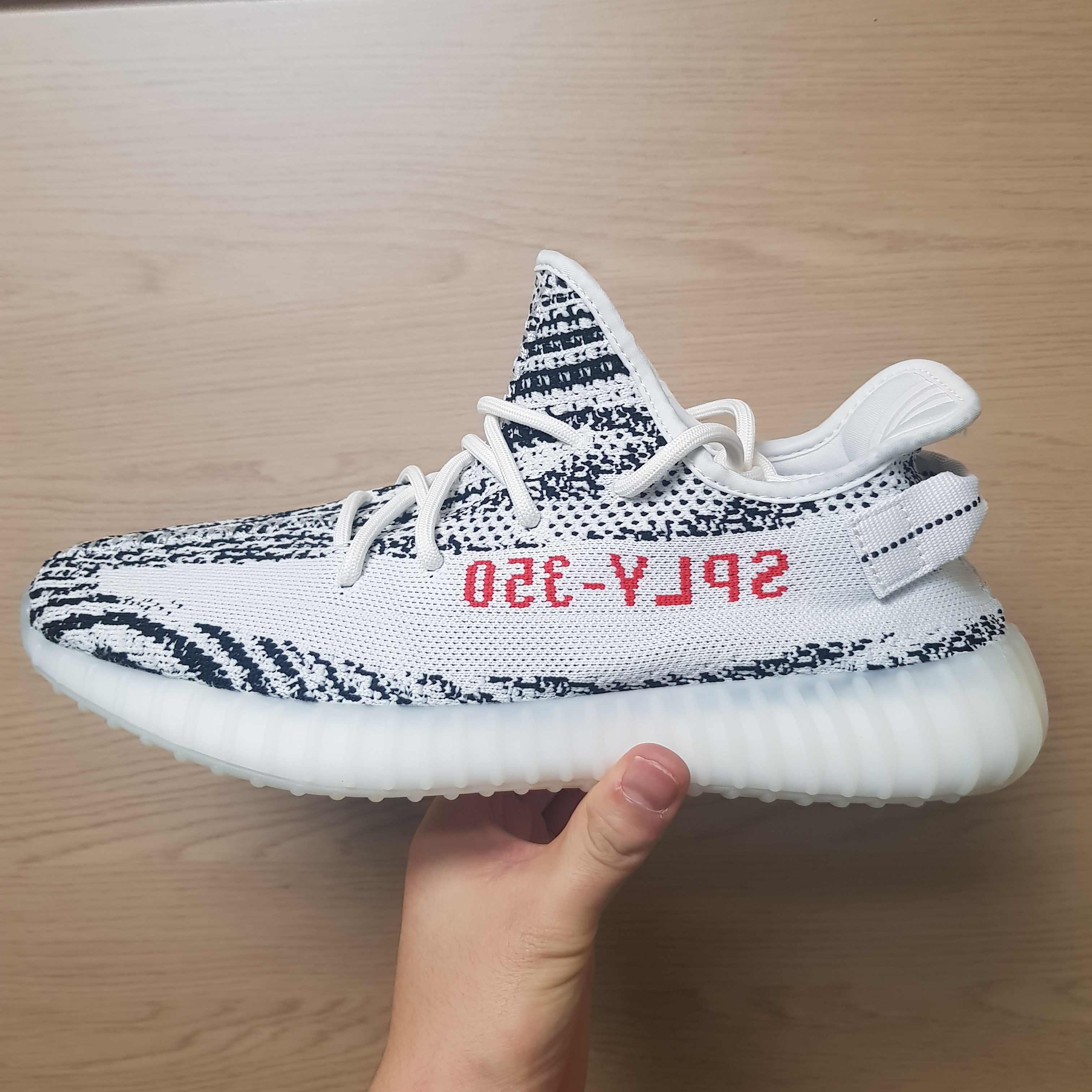 Adidas Yeezy Boost 350 V2 Zebra 2017/2019/2020 착용 스타일
