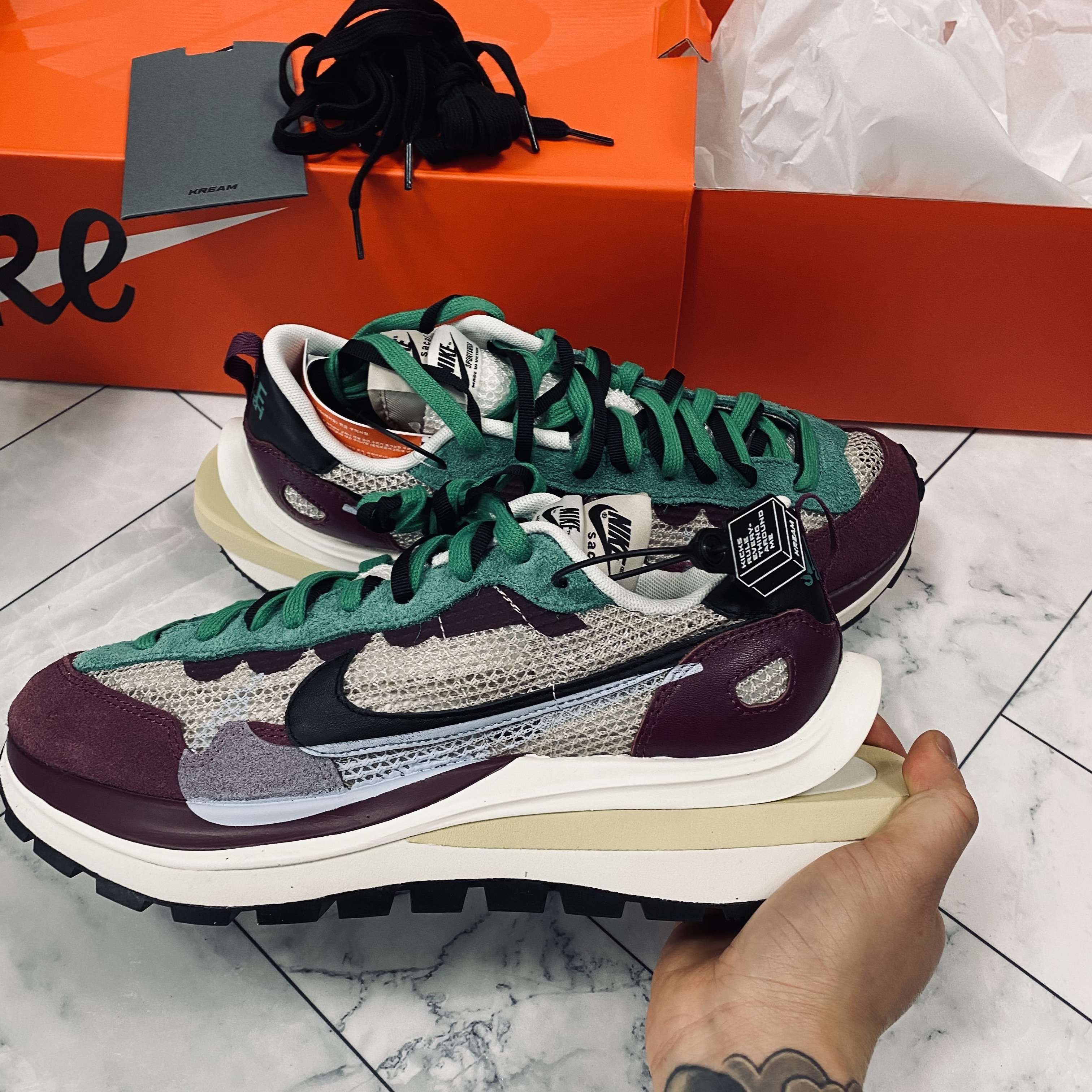 Nike x Sacai VaporWaffle String & Black Villain Red 착용 스타일