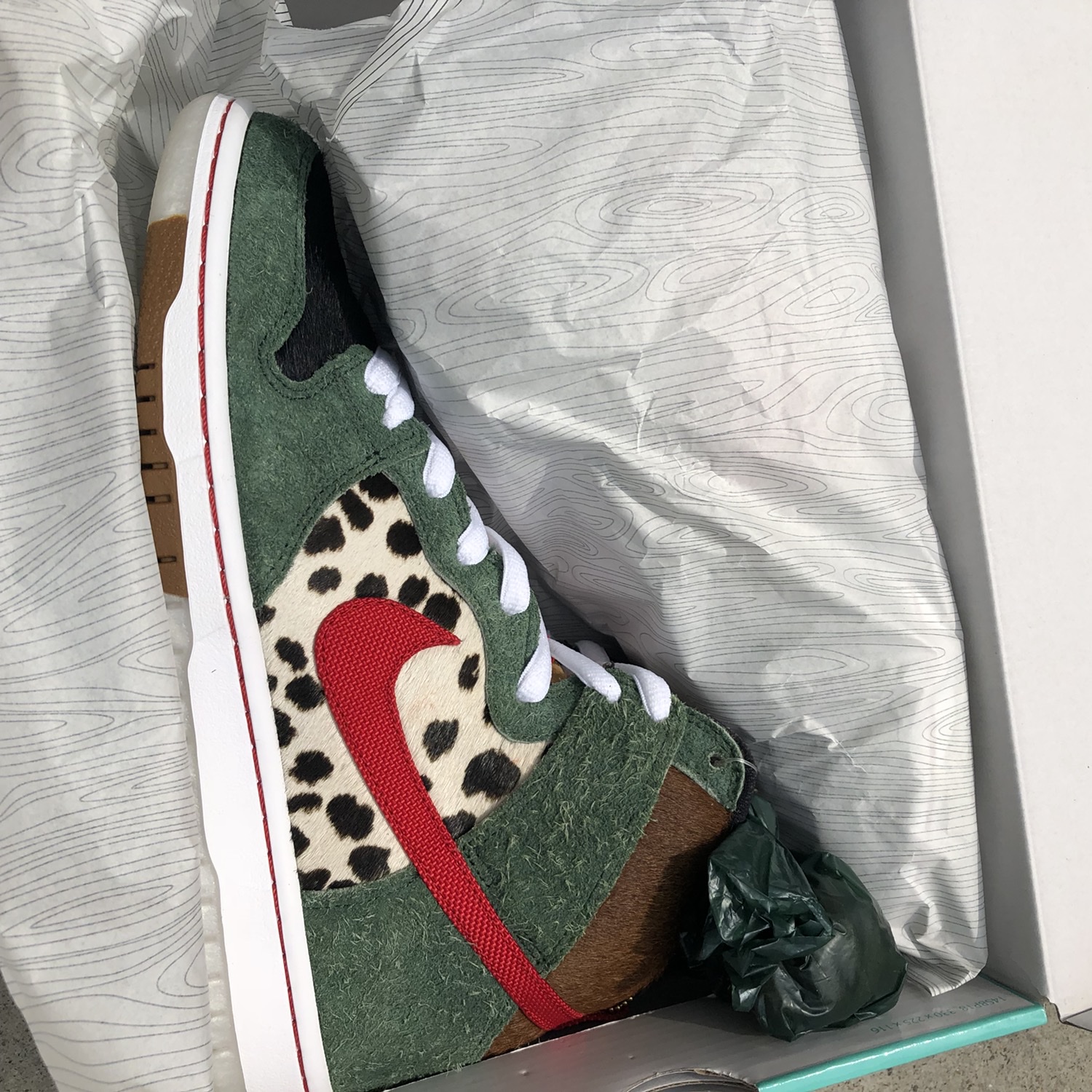Nike SB Dunk High Dog Walker 착용 스타일 - 2