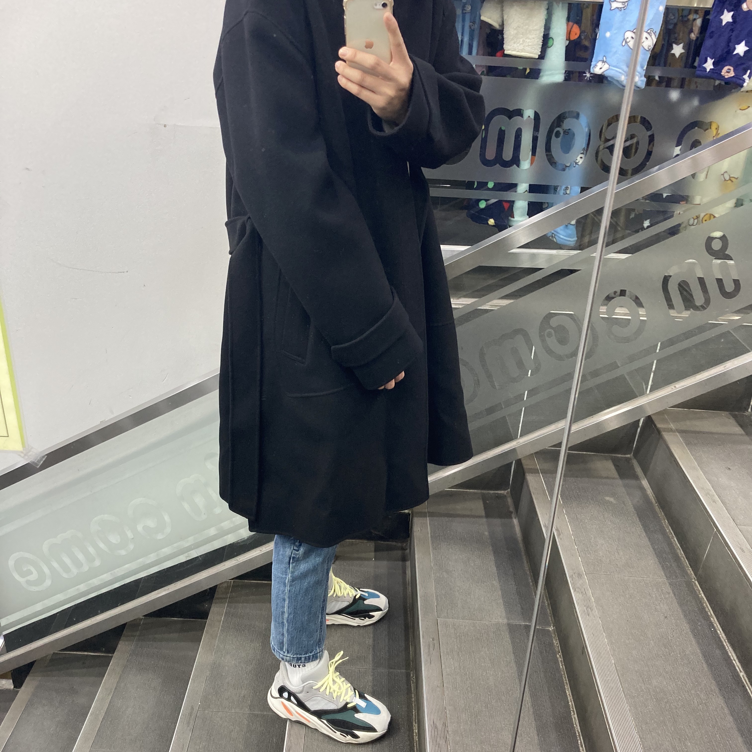 Adidas Yeezy Boost 700 Wave Runner Solid Grey 2017/2019 착용 스타일 - 1