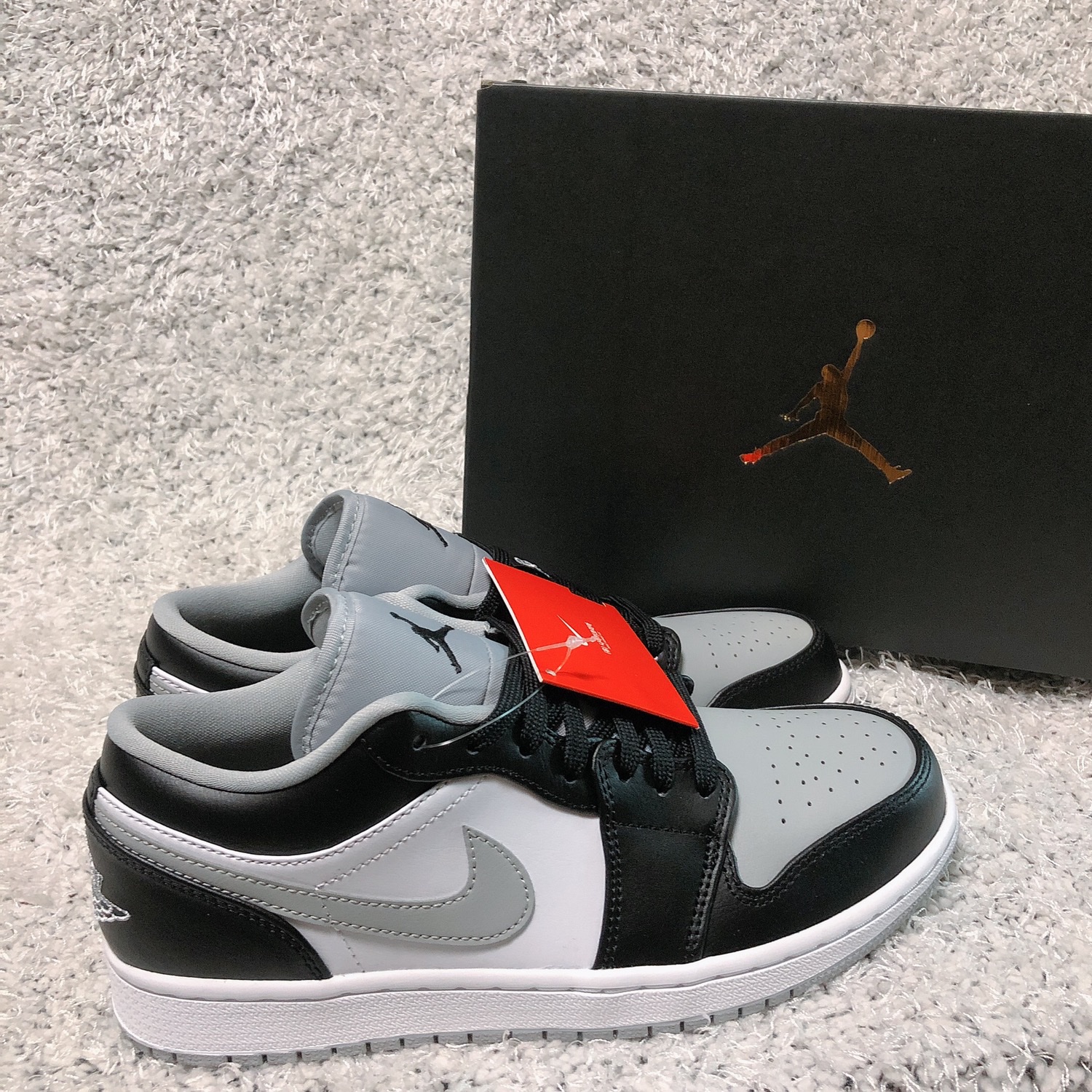 Jordan 1 Low Black Light Smoke Grey, (GS) Jordan 1 Low Black Light Smoke Grey 착용 스타일 - 1