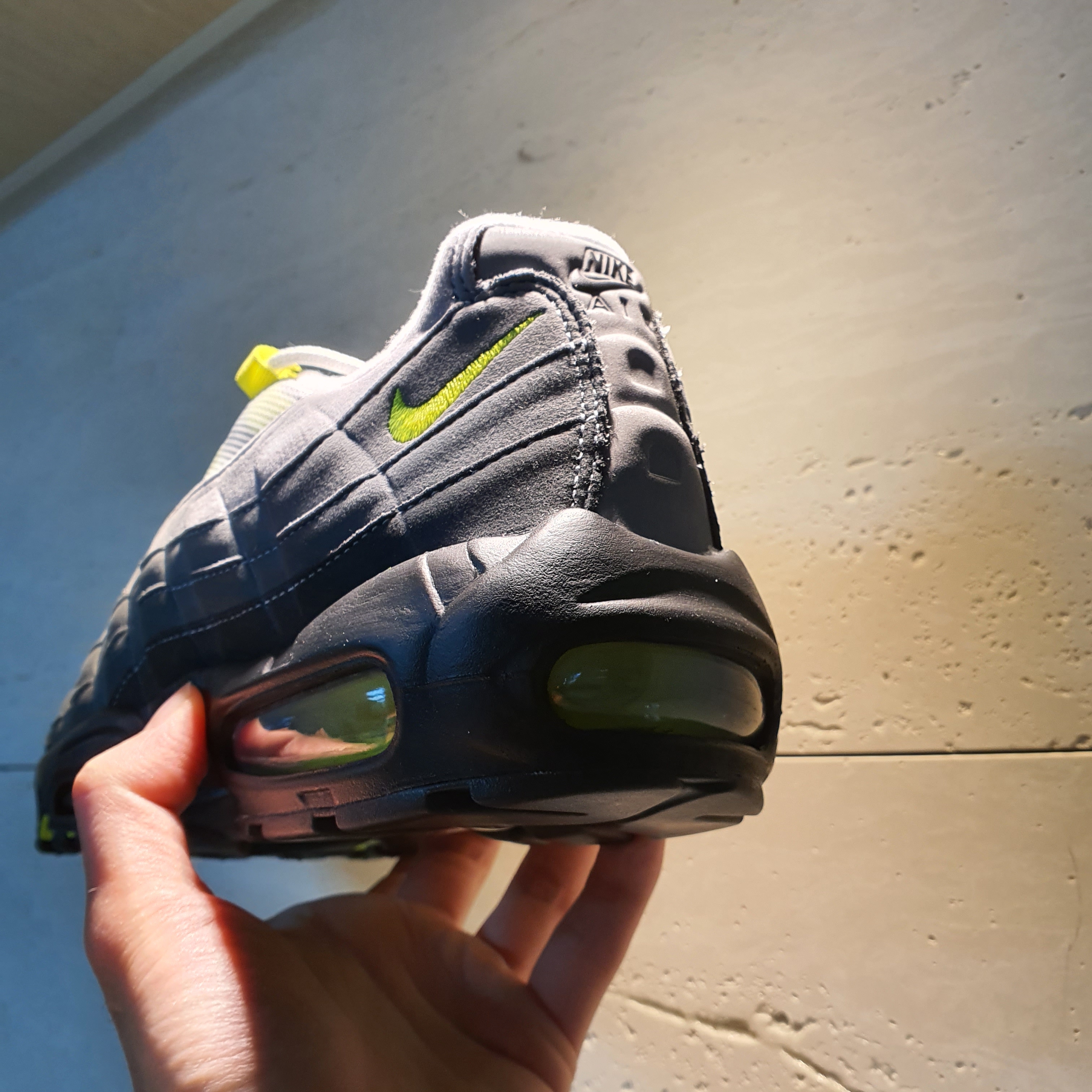 Nike Air Max 95 OG Neon Yellow 2020 착용 스타일 - 4