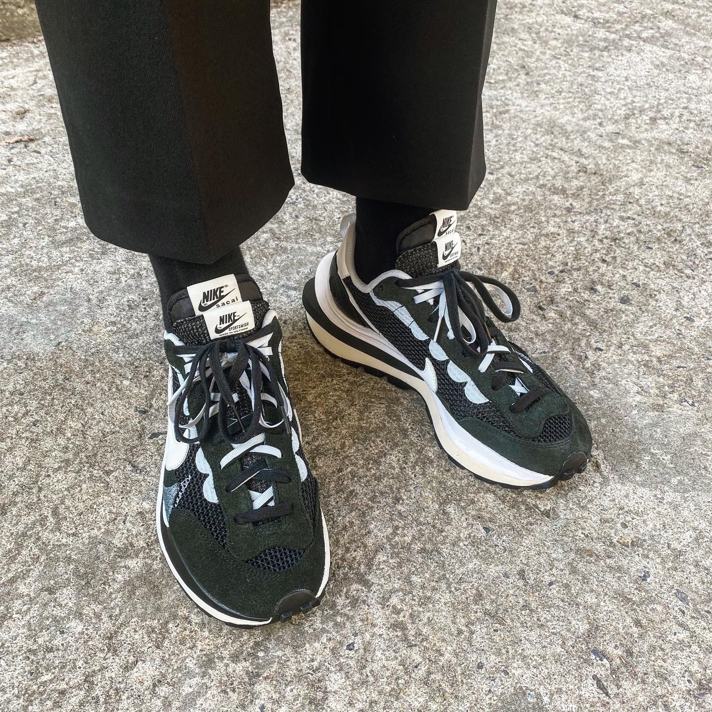 Nike x Sacai VaporWaffle Black White 착용 스타일