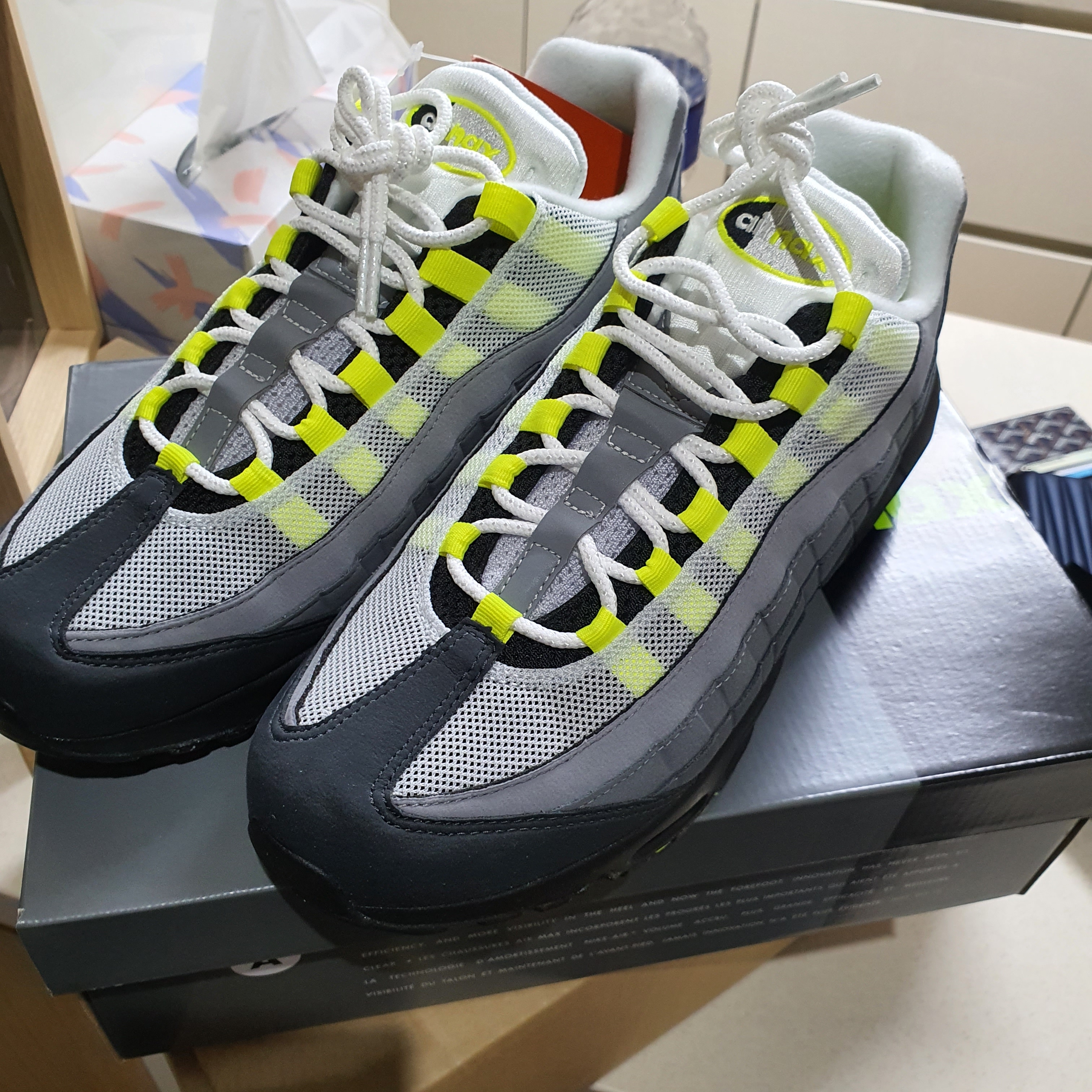 Nike Air Max 95 OG Neon Yellow 2020 착용 스타일
