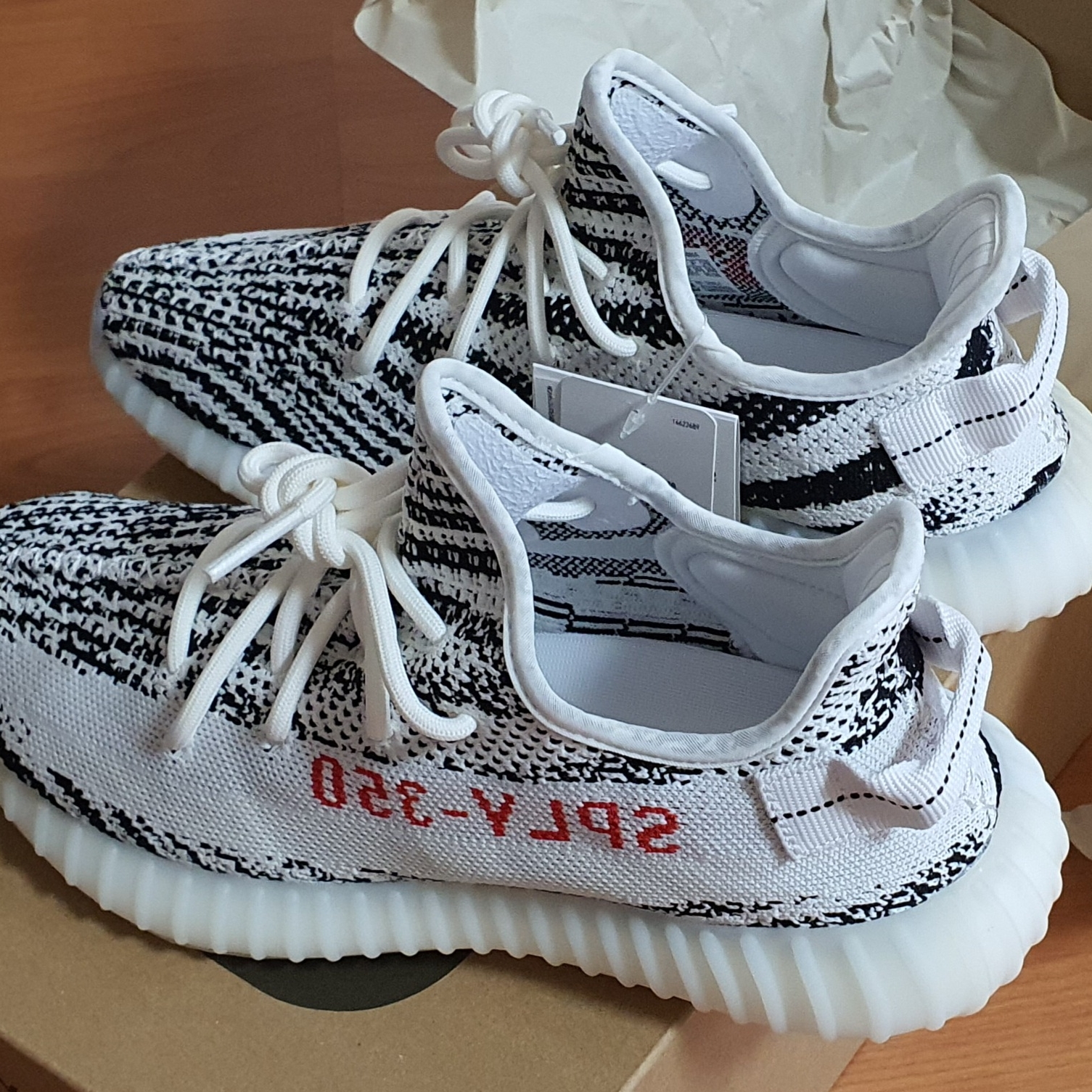 Adidas Yeezy Boost 350 V2 Zebra 2017/2019/2020 착용 스타일