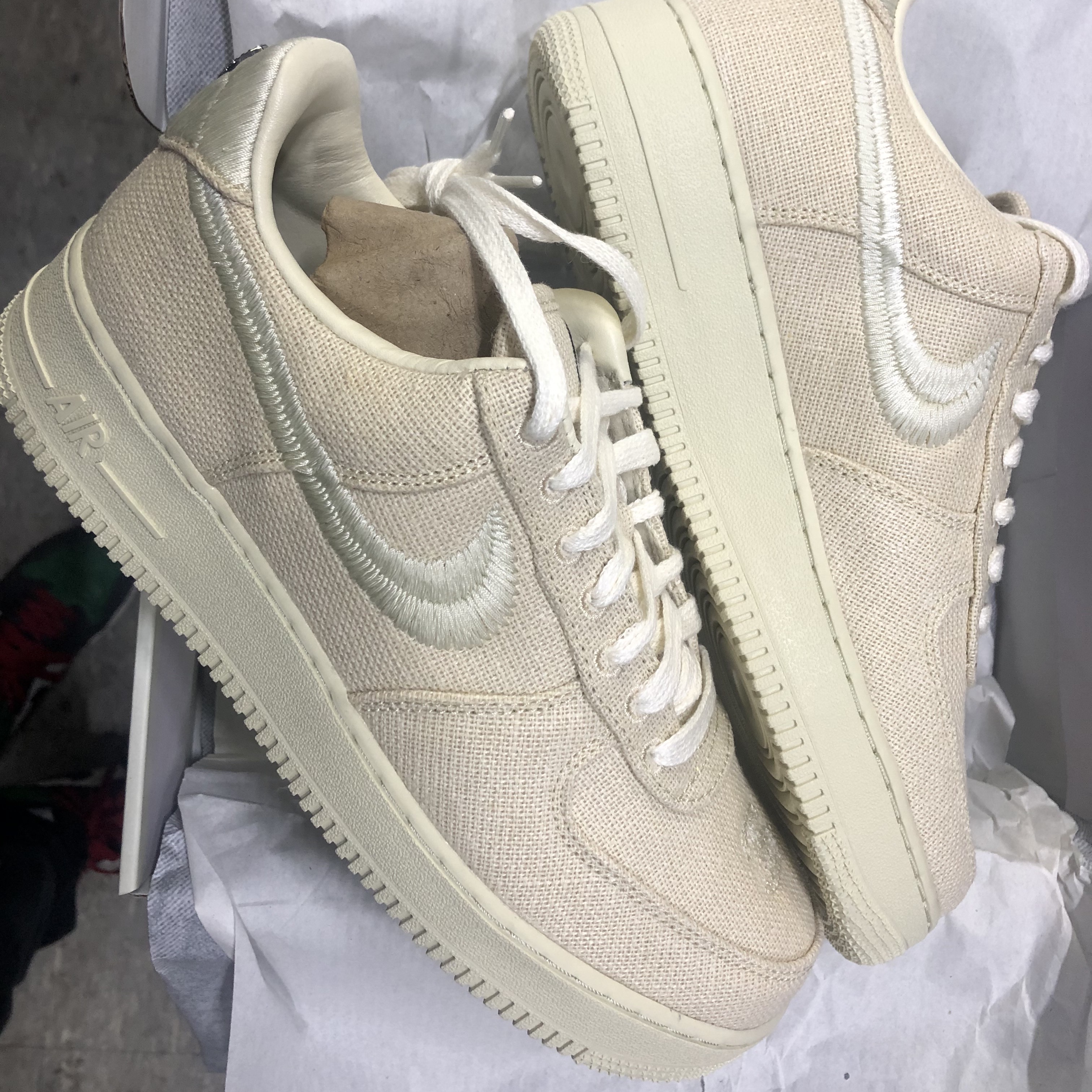 Nike x Stussy Air Force 1 Low Fossil 착용 스타일