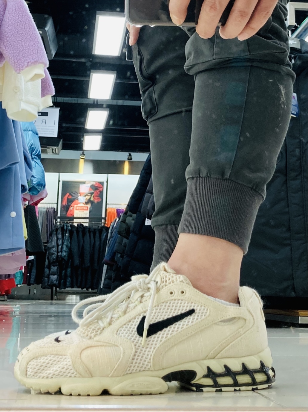 Nike x Stussy Air Zoom Spiridon Cage 2 Fossil 착용 스타일