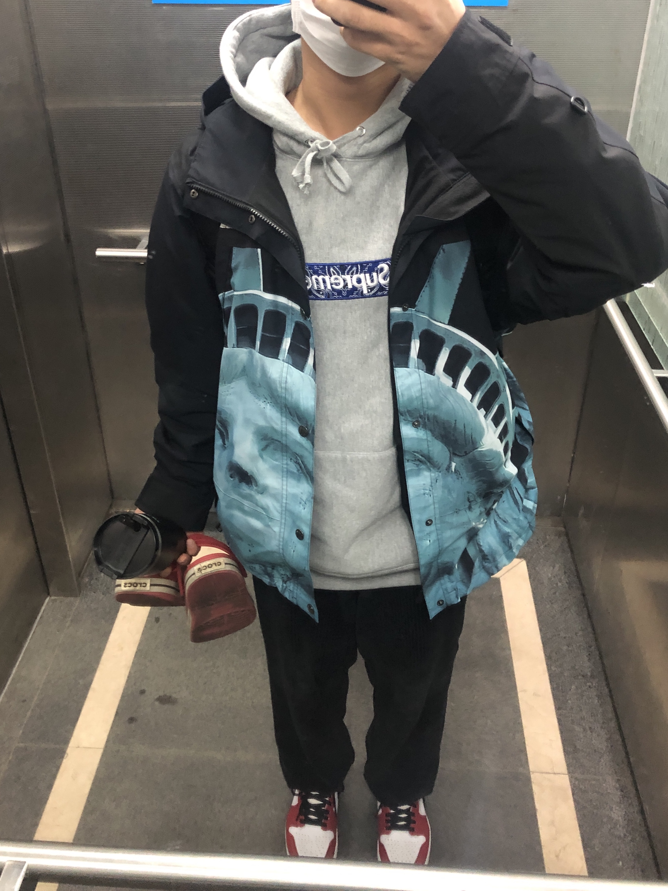 Supreme x The North Face Statue of Liberty Mountain Jacket Black - 19FW, Supreme Bandana Box Logo Hooded Sweatshirt Heather Grey - 19FW 착용 스타일
