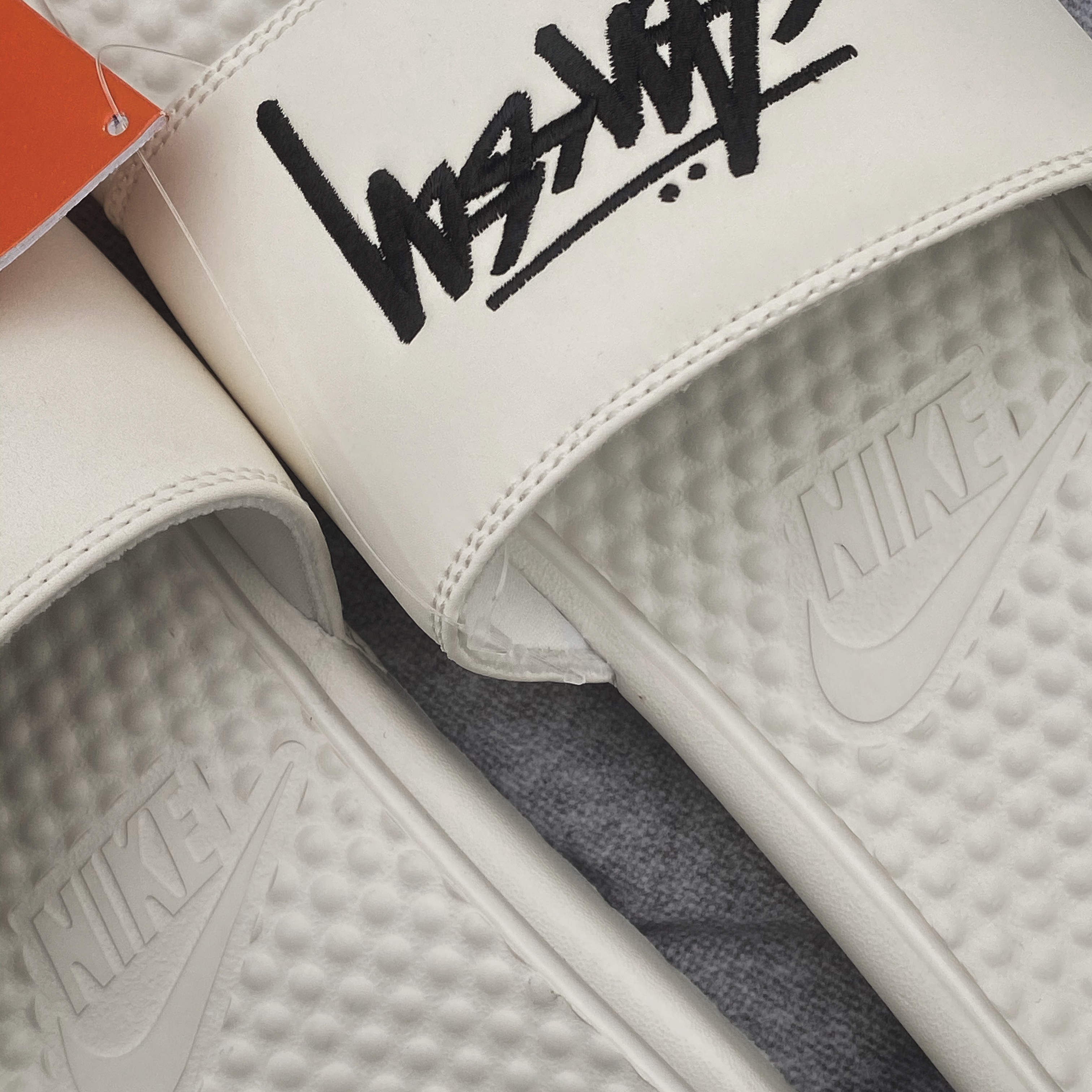Nike x Stussy Benassi Slide Sail 착용 스타일