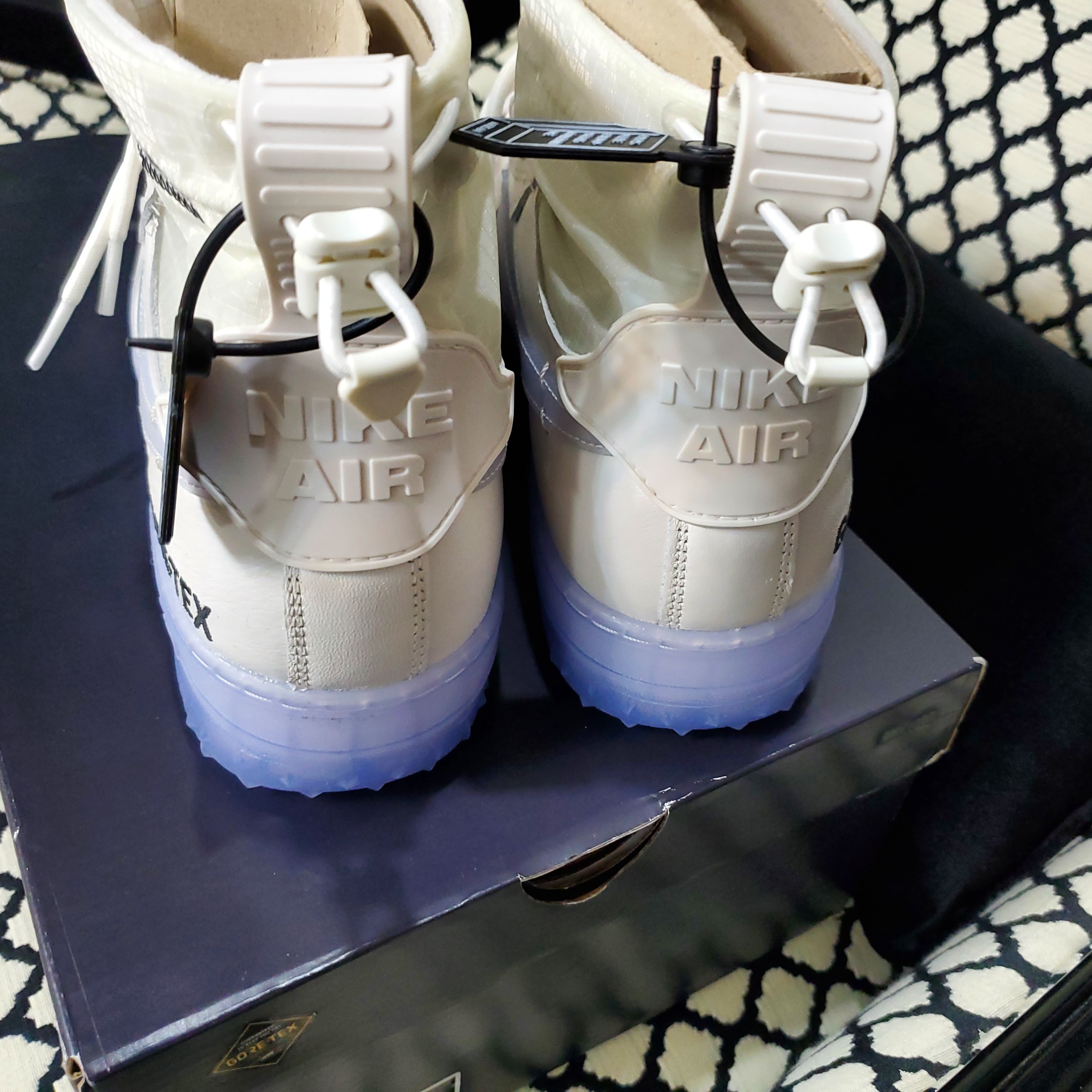 Nike Air Force 1 Gore-Tex High Phantom White 착용 스타일 - 3