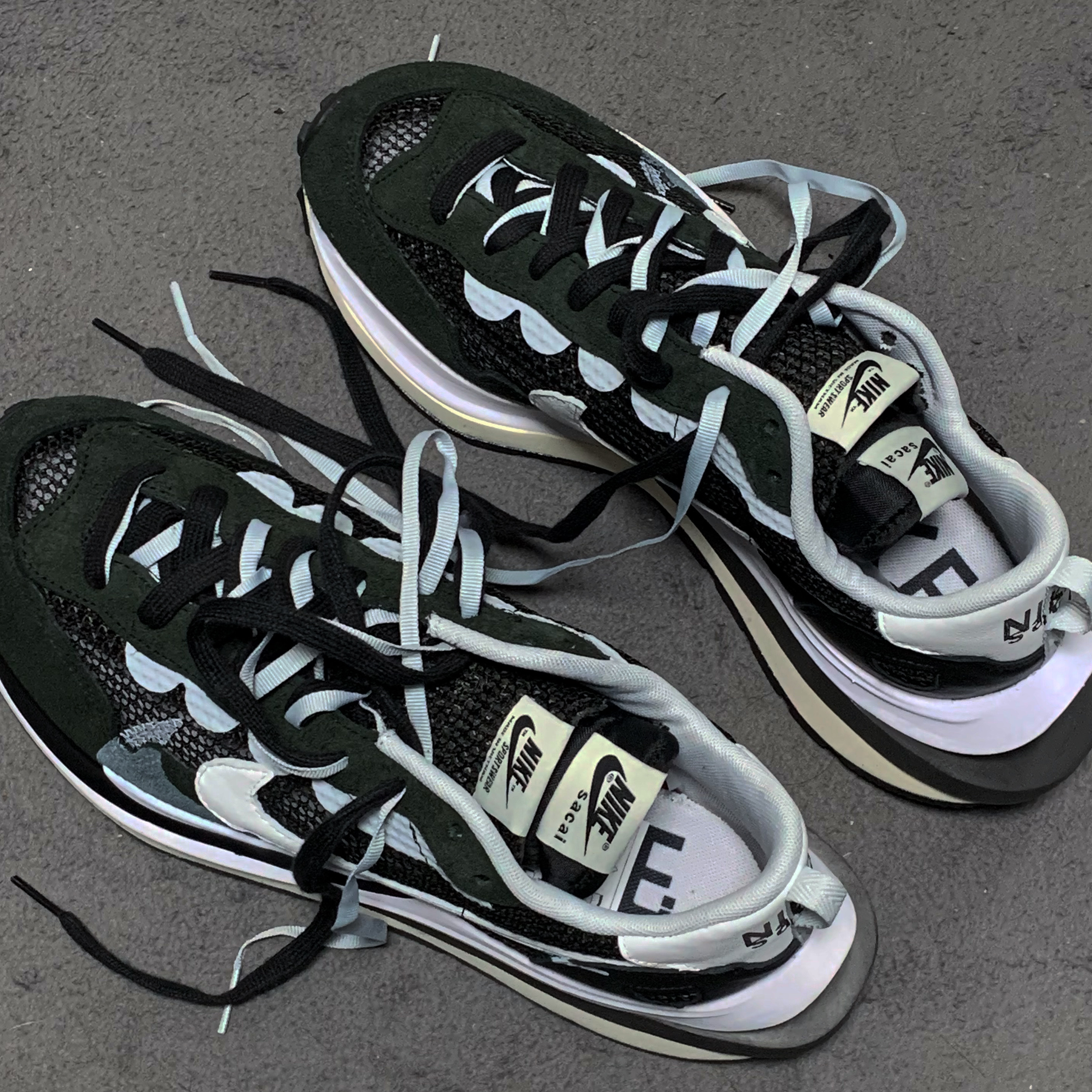 Nike x Sacai VaporWaffle Black White 착용 스타일