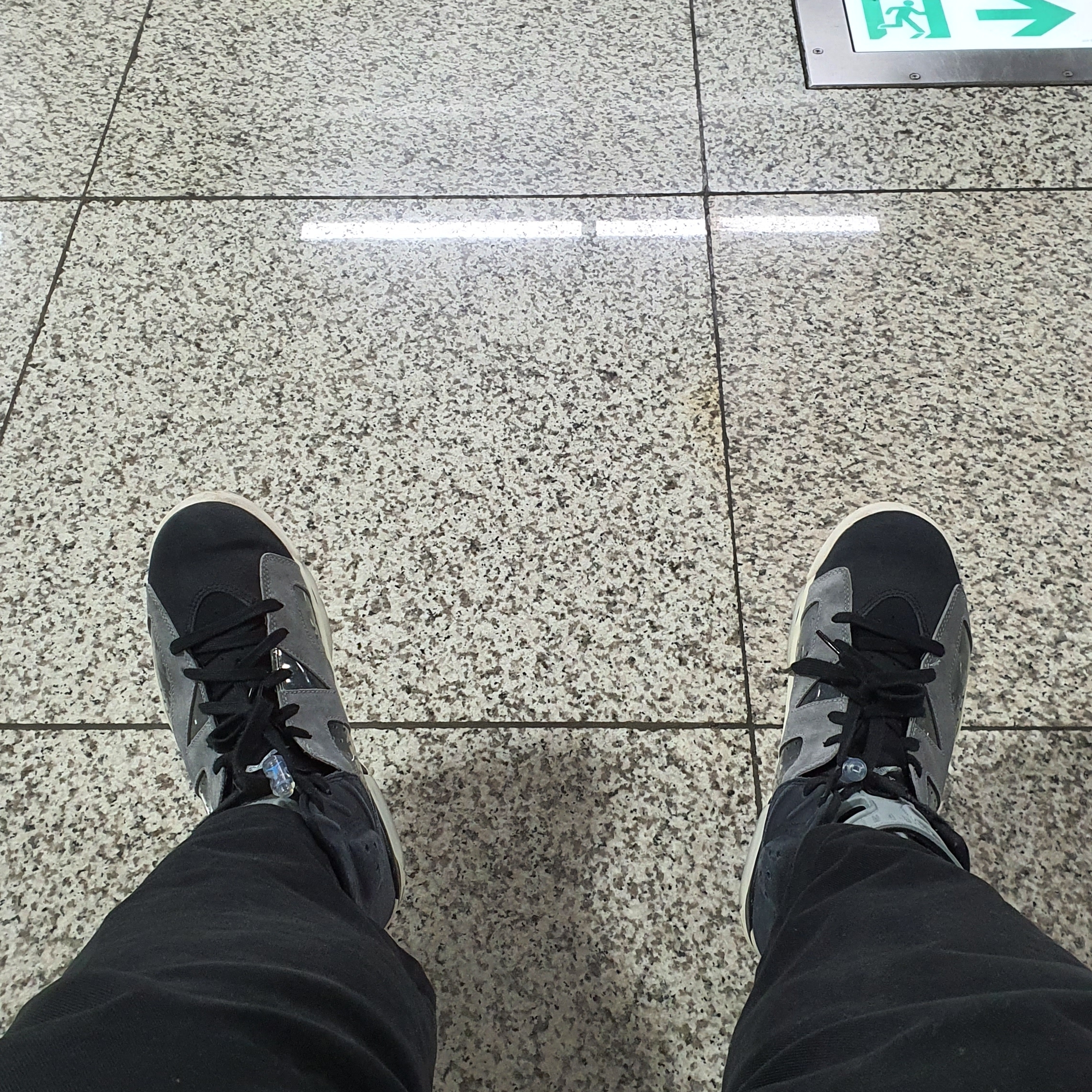 (W) Jordan 6 Retro Tech Chrome 착용 스타일