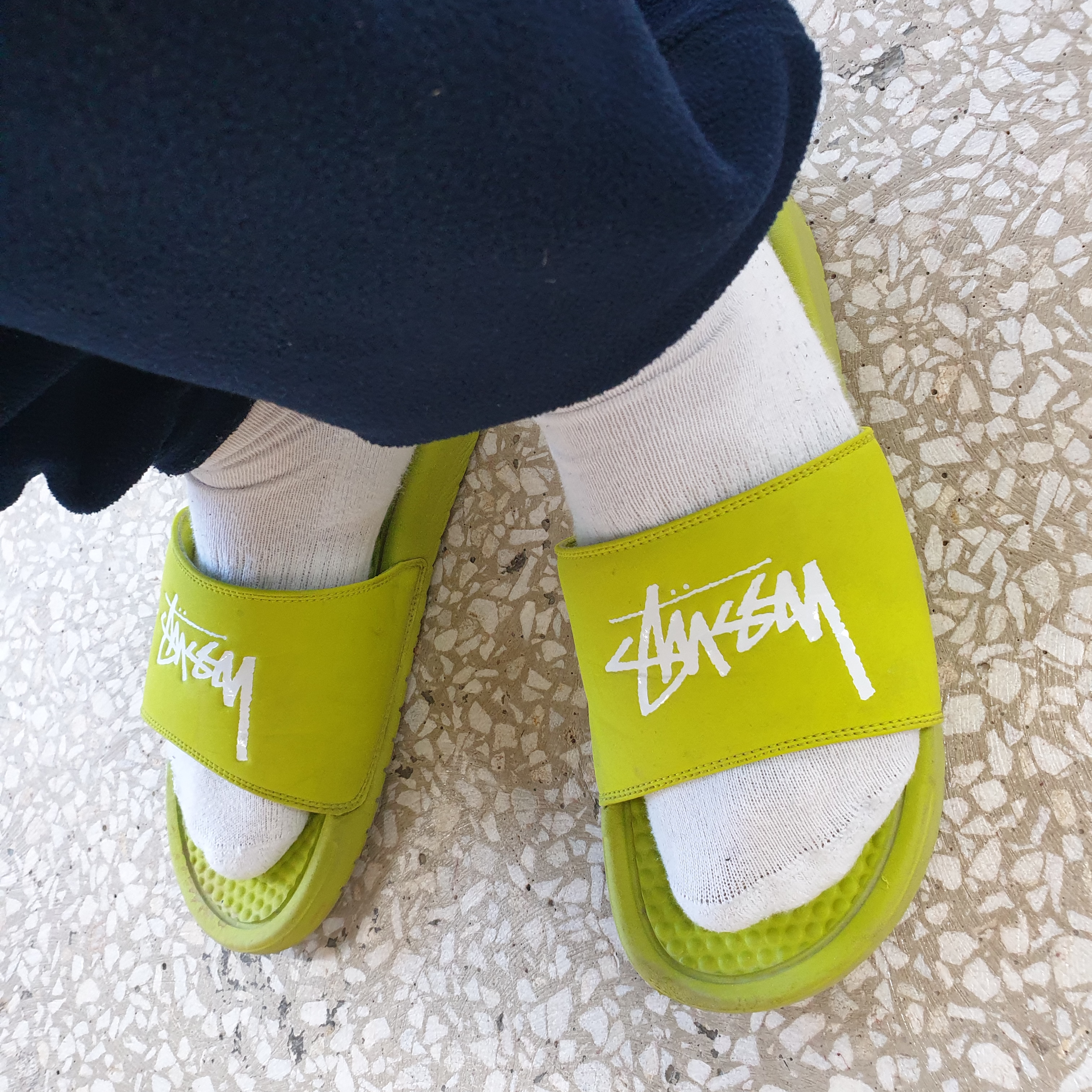 Nike x Stussy Benassi Slide Volt 착용 스타일