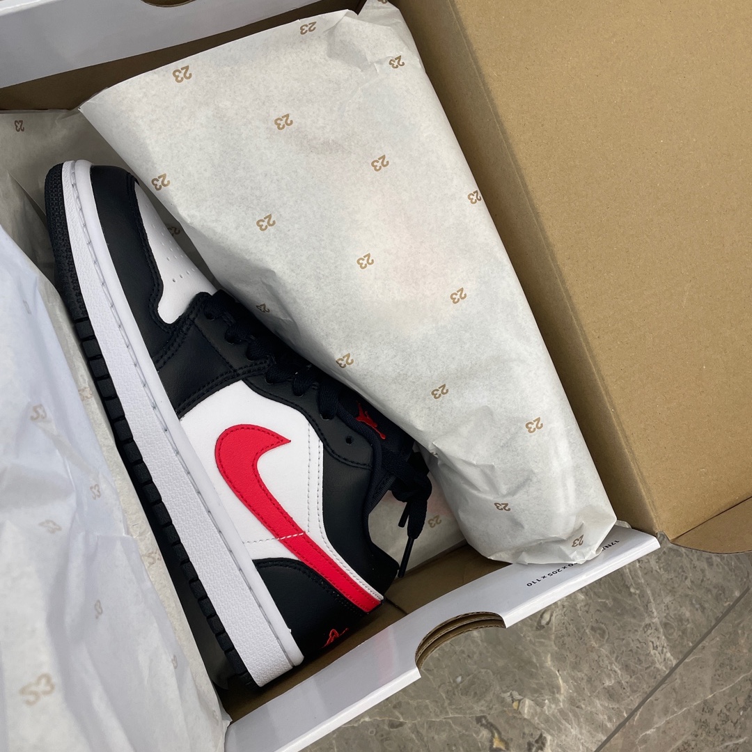 (W) Jordan 1 Low Black Siren Red 착용 스타일