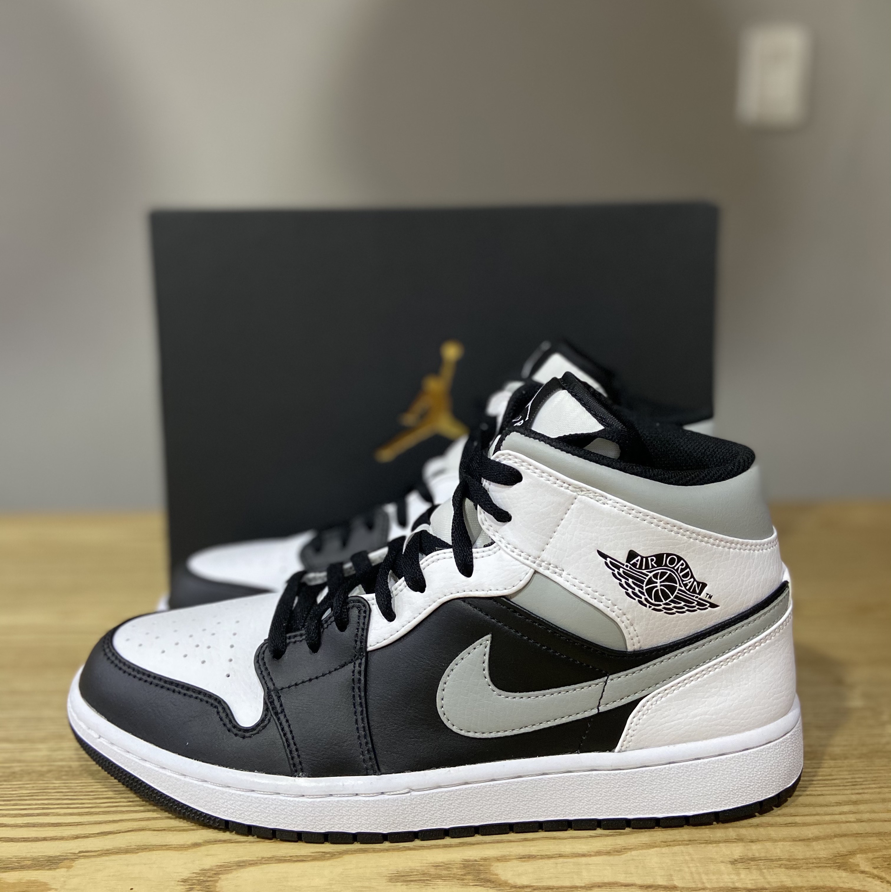 Jordan 1 Mid White Shadow 착용 스타일