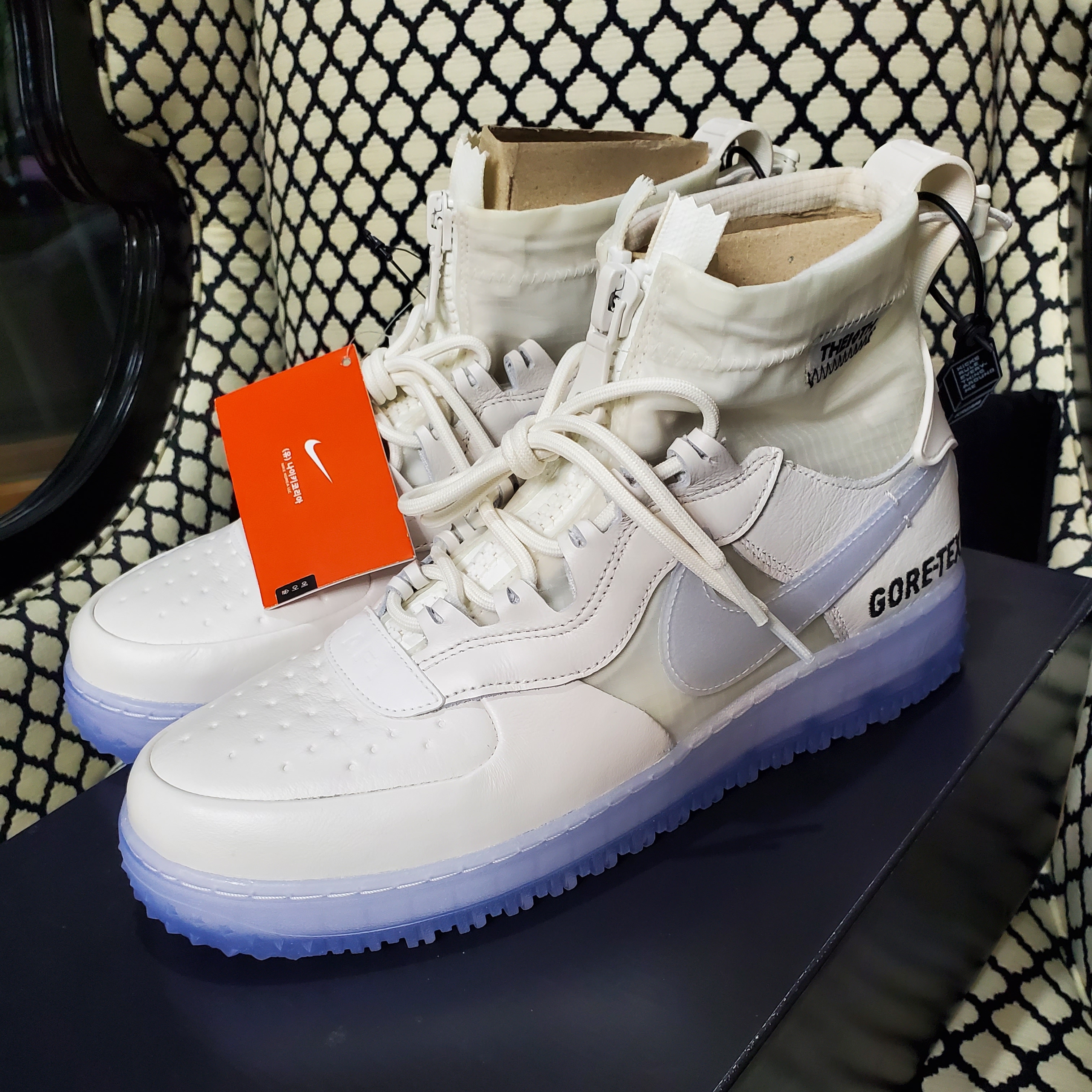 Nike Air Force 1 Gore-Tex High Phantom White 착용 스타일 - 1