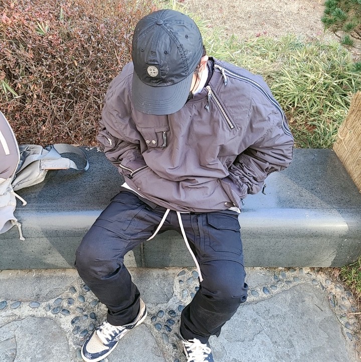 Nike x Travis Scott SB Dunk Low, Supreme x Stone Island Painted Camo Nylon 6-Panel Black - 20FW 착용 스타일