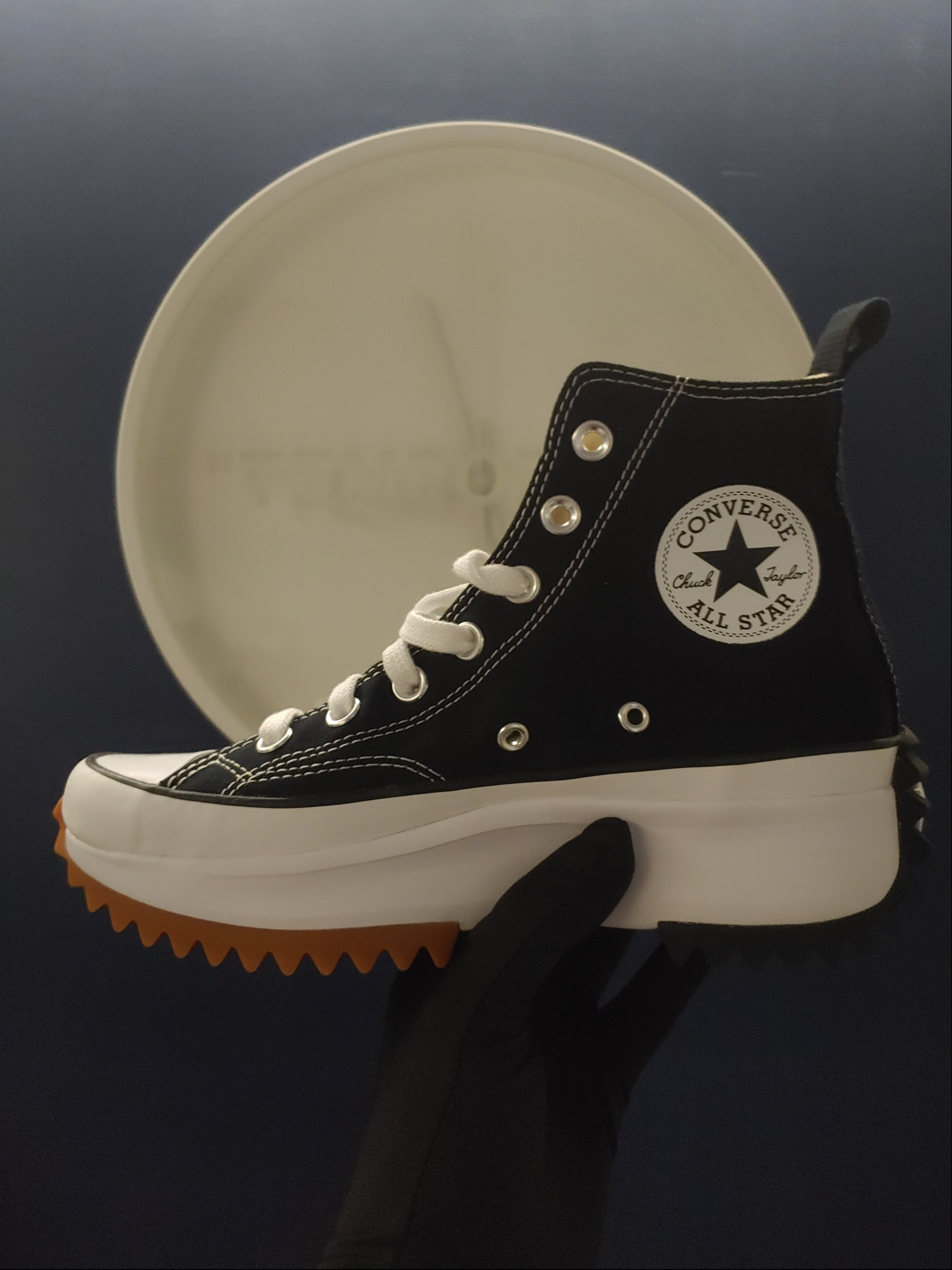 Jordan 1 Retro High Baroque Brown, Converse x Moncler x Fragment Chuck 70 Ox White 착용 스타일 - 4