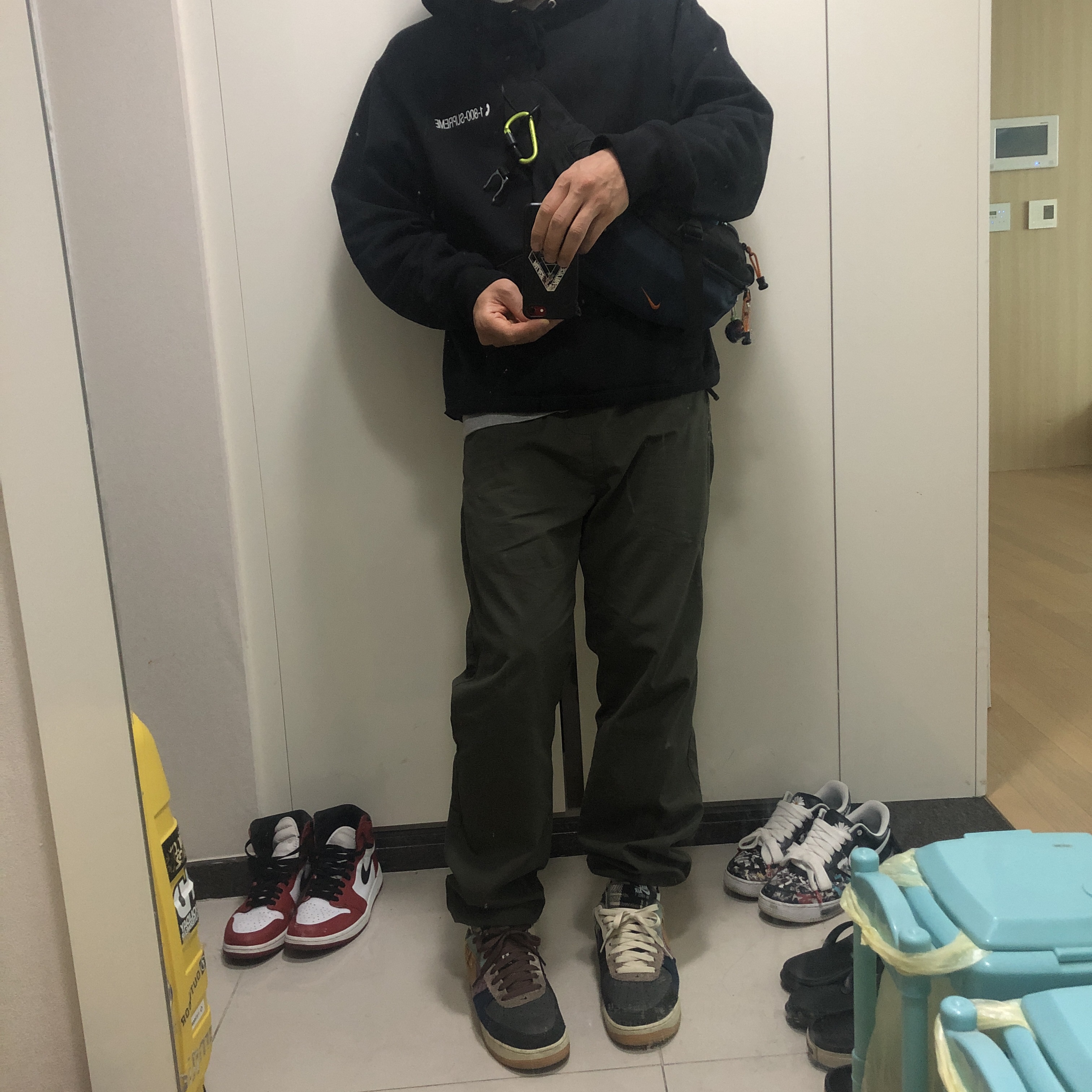 Jordan 1 Retro High OG Chicago 2015, Nike x Travis Scott Air Force 1 Low Cactus Jack 착용 스타일