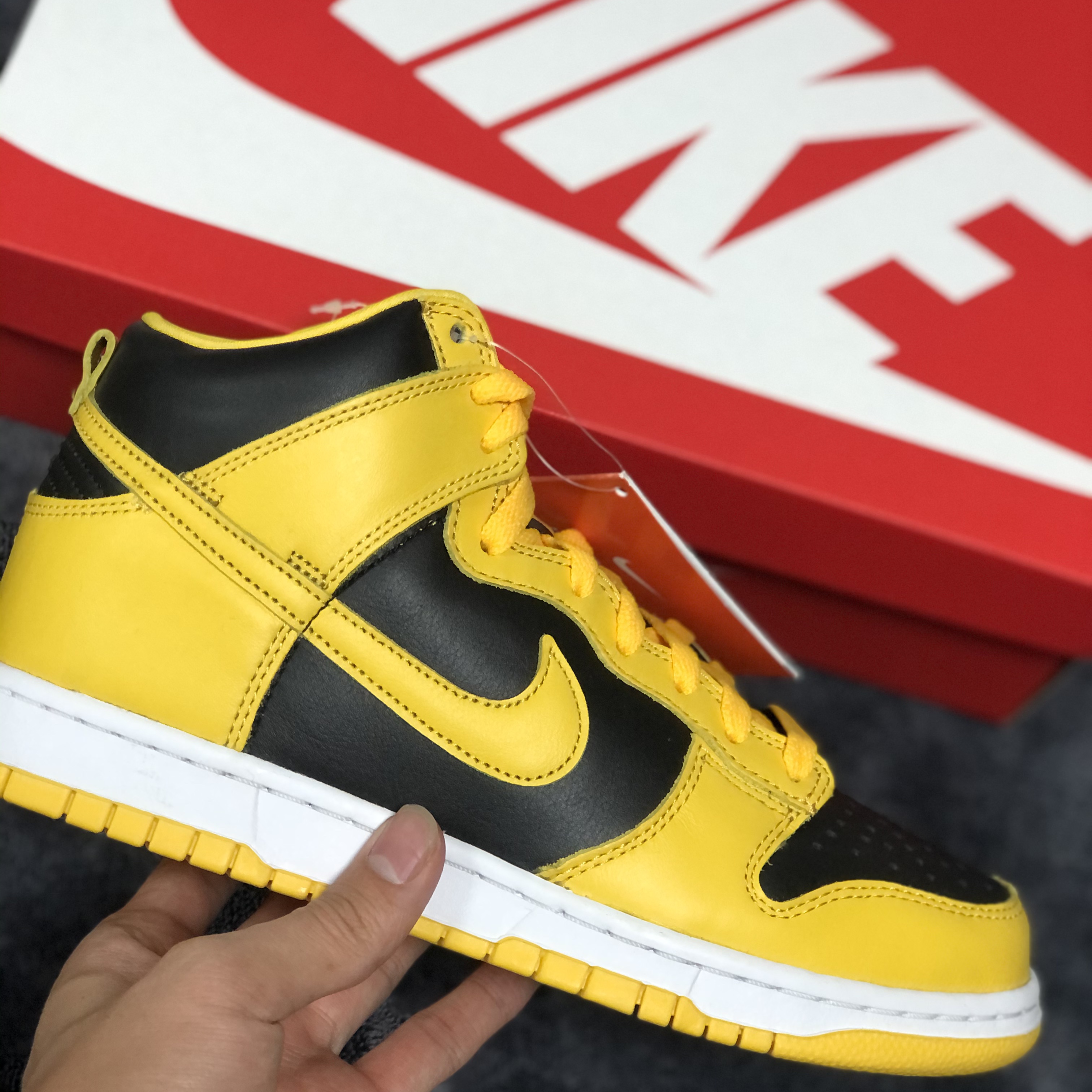 Nike Dunk High SP Varsity Maize 착용 스타일
