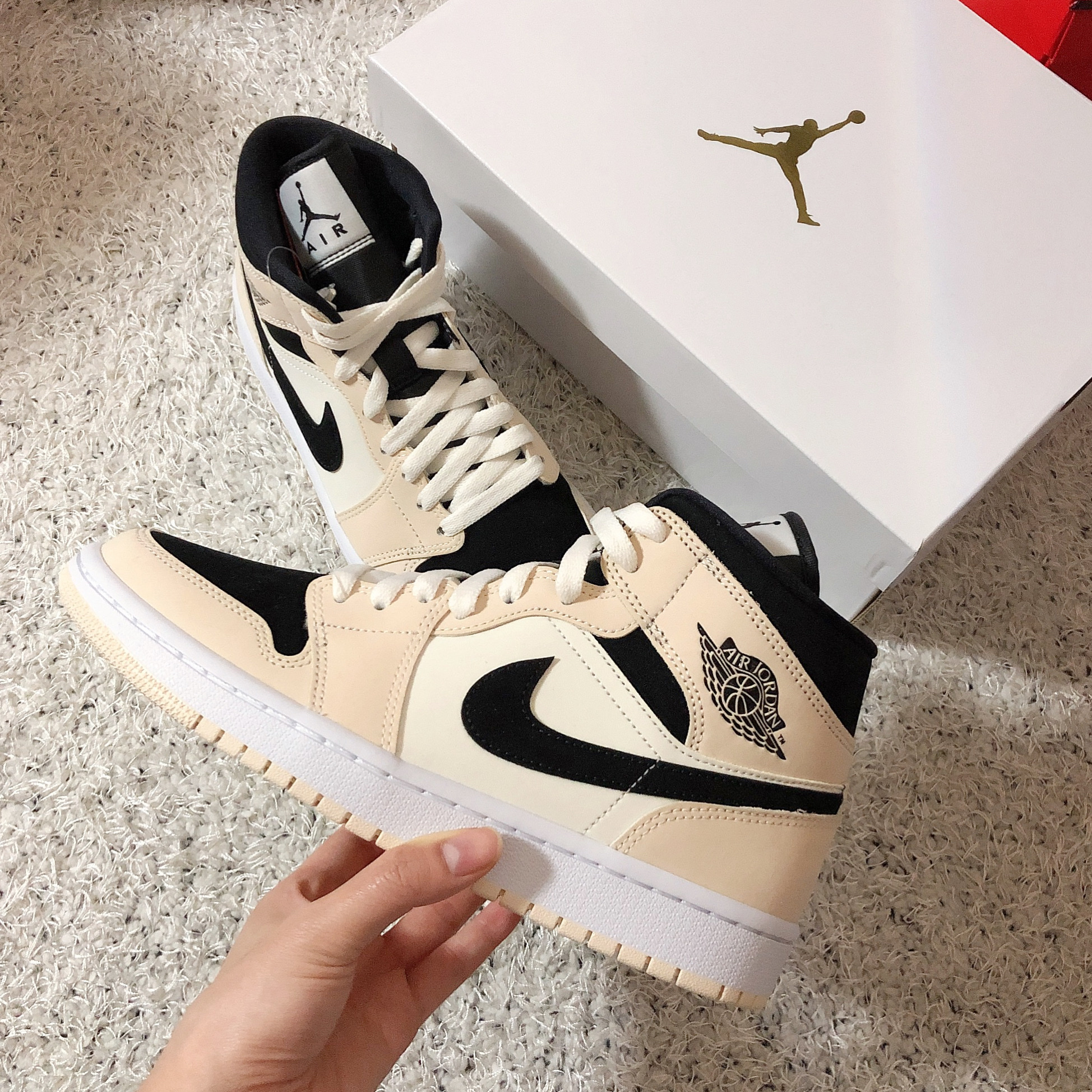 (W) Jordan 1 Mid Barely Orange 착용 스타일