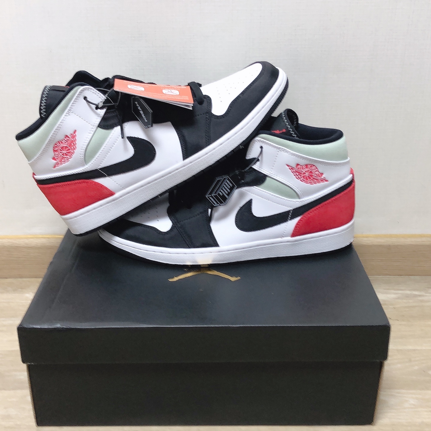Jordan 1 Mid SE Track Red 착용 스타일 - 3