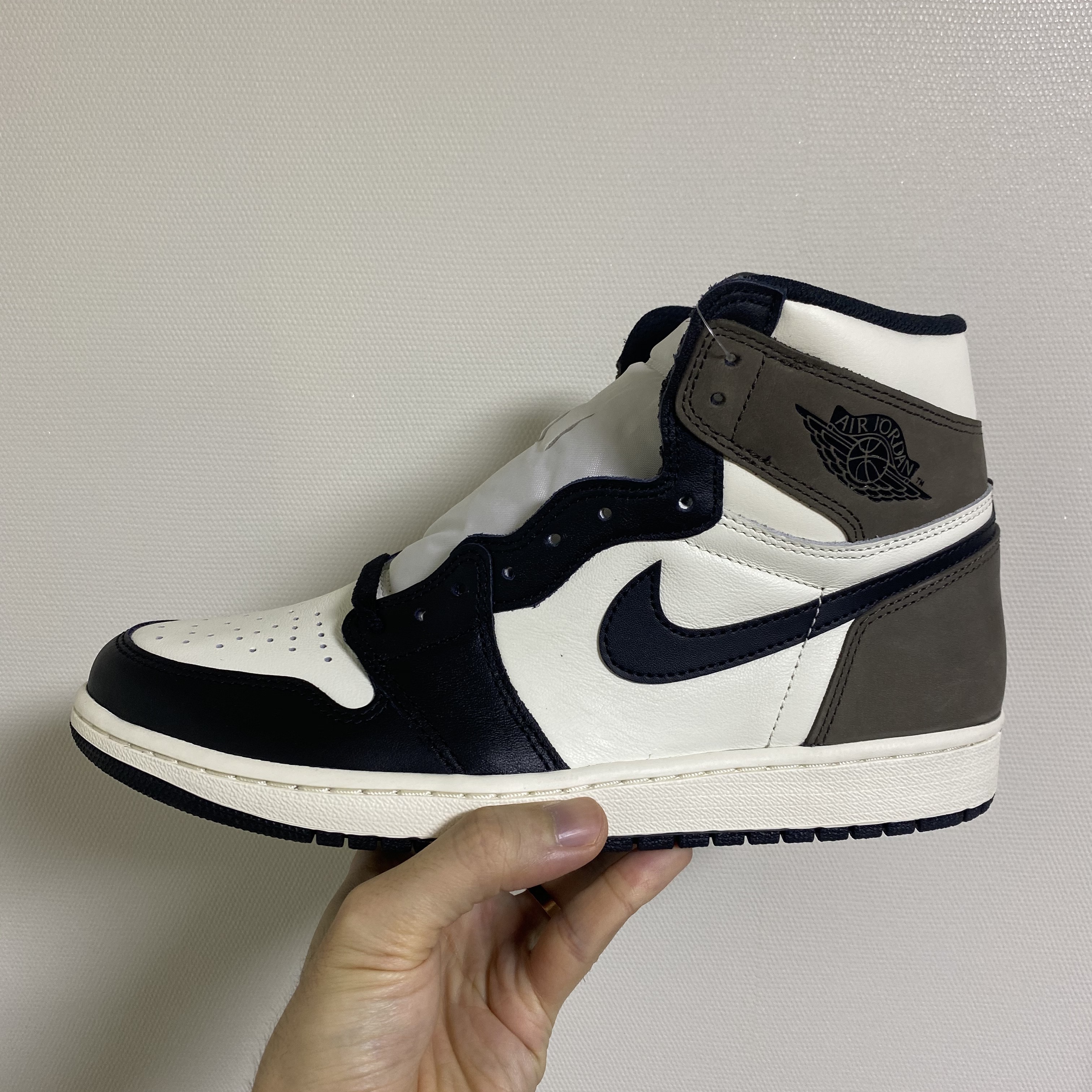 Jordan 1 Retro High OG Black Mocha 착용 스타일