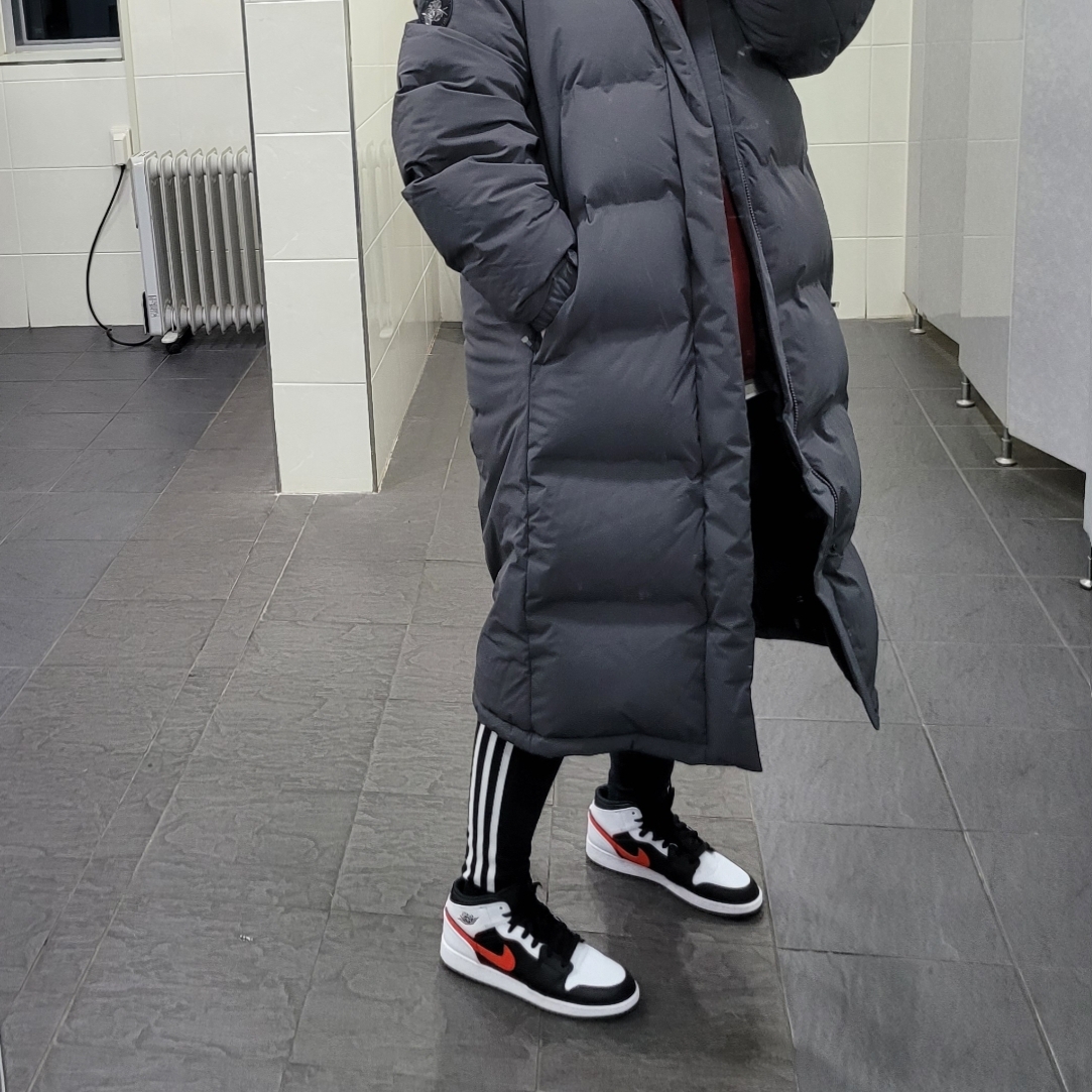 (GS) Jordan 1 Mid Black Chile Red, Jordan 1 Mid SE Track Red 착용 스타일 - 2
