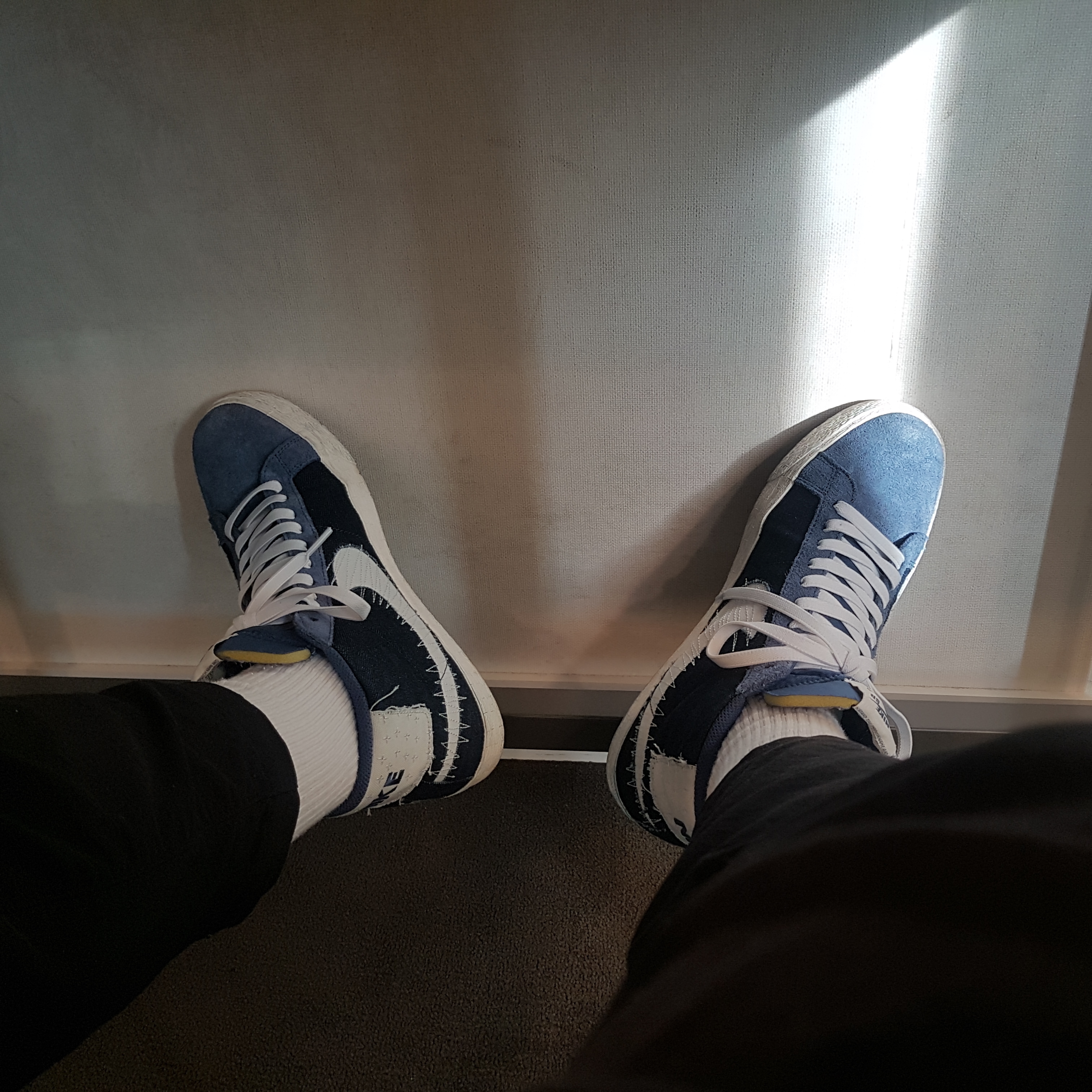 Nike SB Zoom Blazer Mid Mystic Navy 착용 스타일