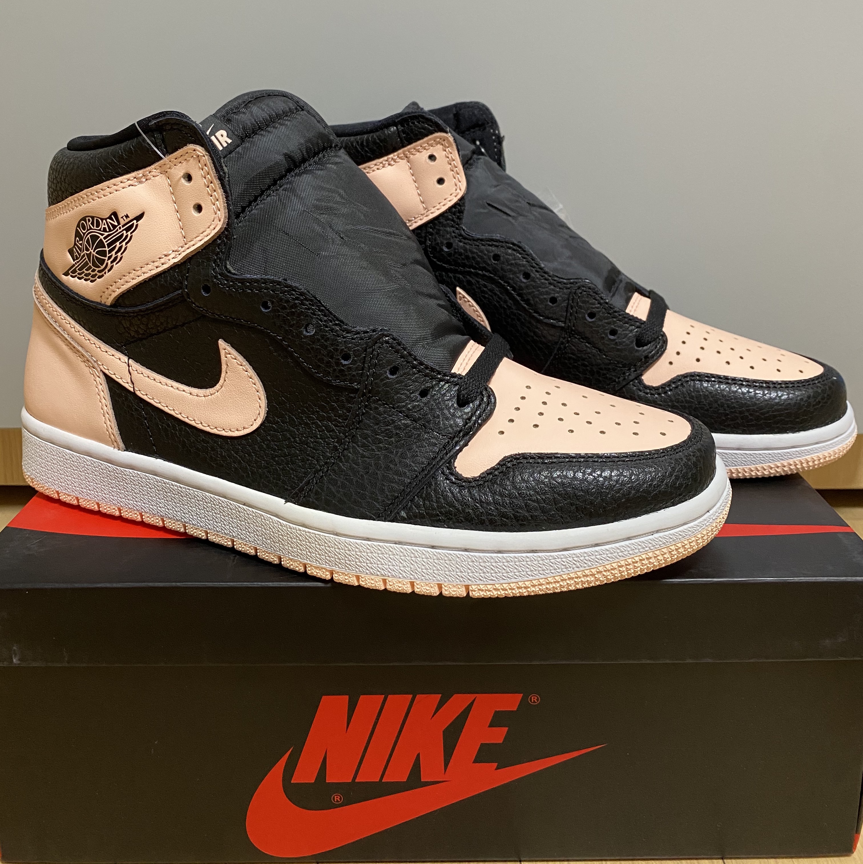 Jordan 1 Retro High OG Crimson Tint 착용 스타일