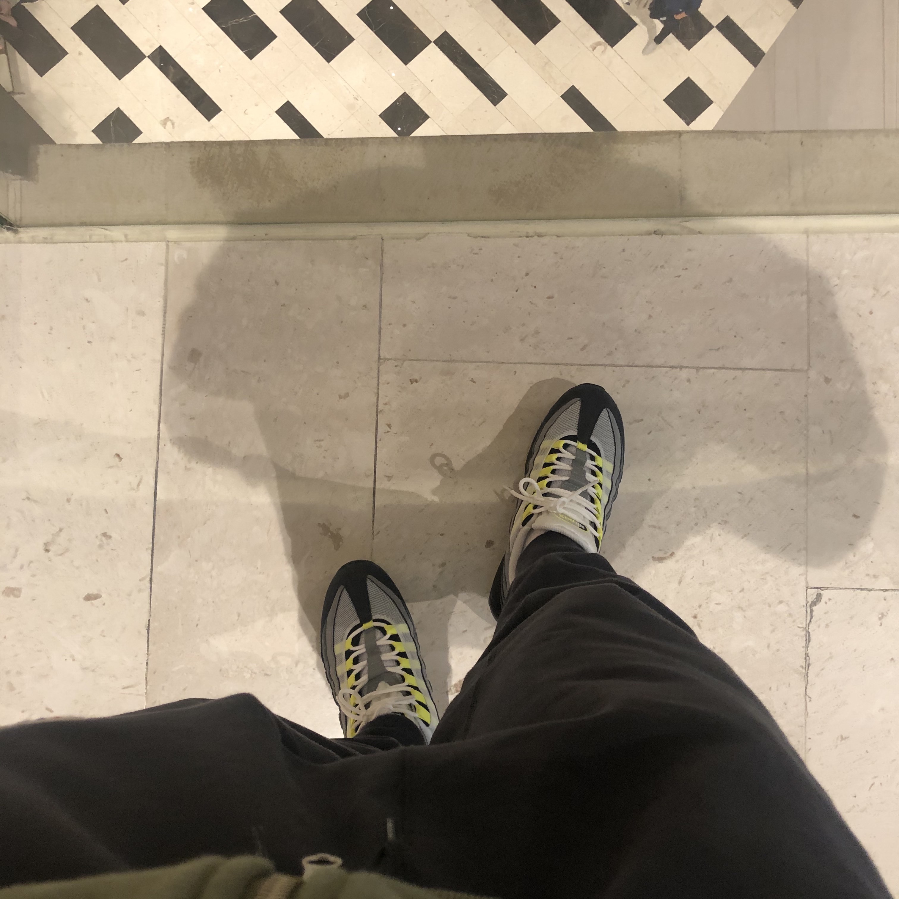 Nike Air Max 95 OG Neon Yellow 2020 착용 스타일 - 1