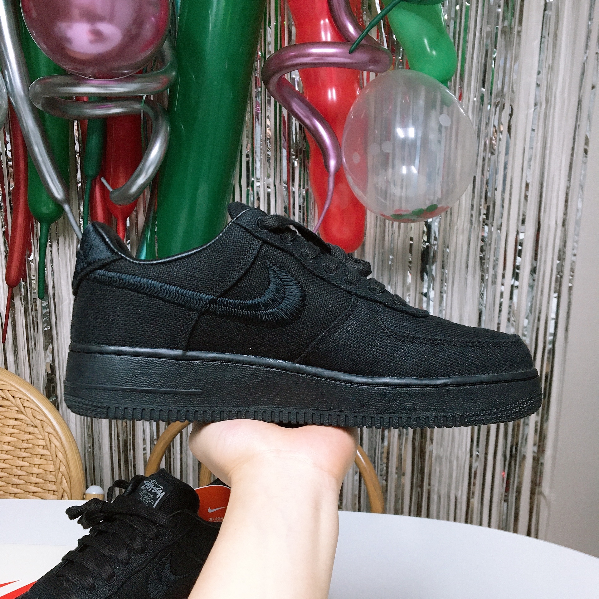 Nike x Stussy Air Force 1 Low Triple Black 착용 스타일 - 4