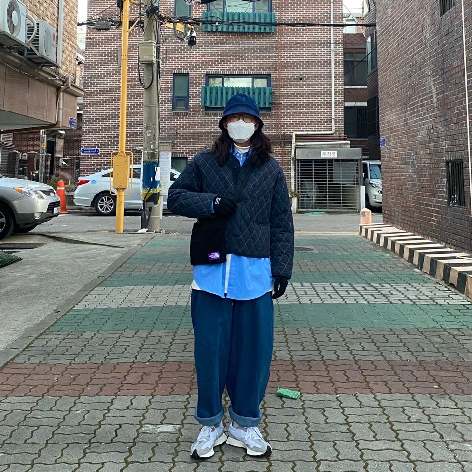 New Balance 327 Grey 착용 스타일