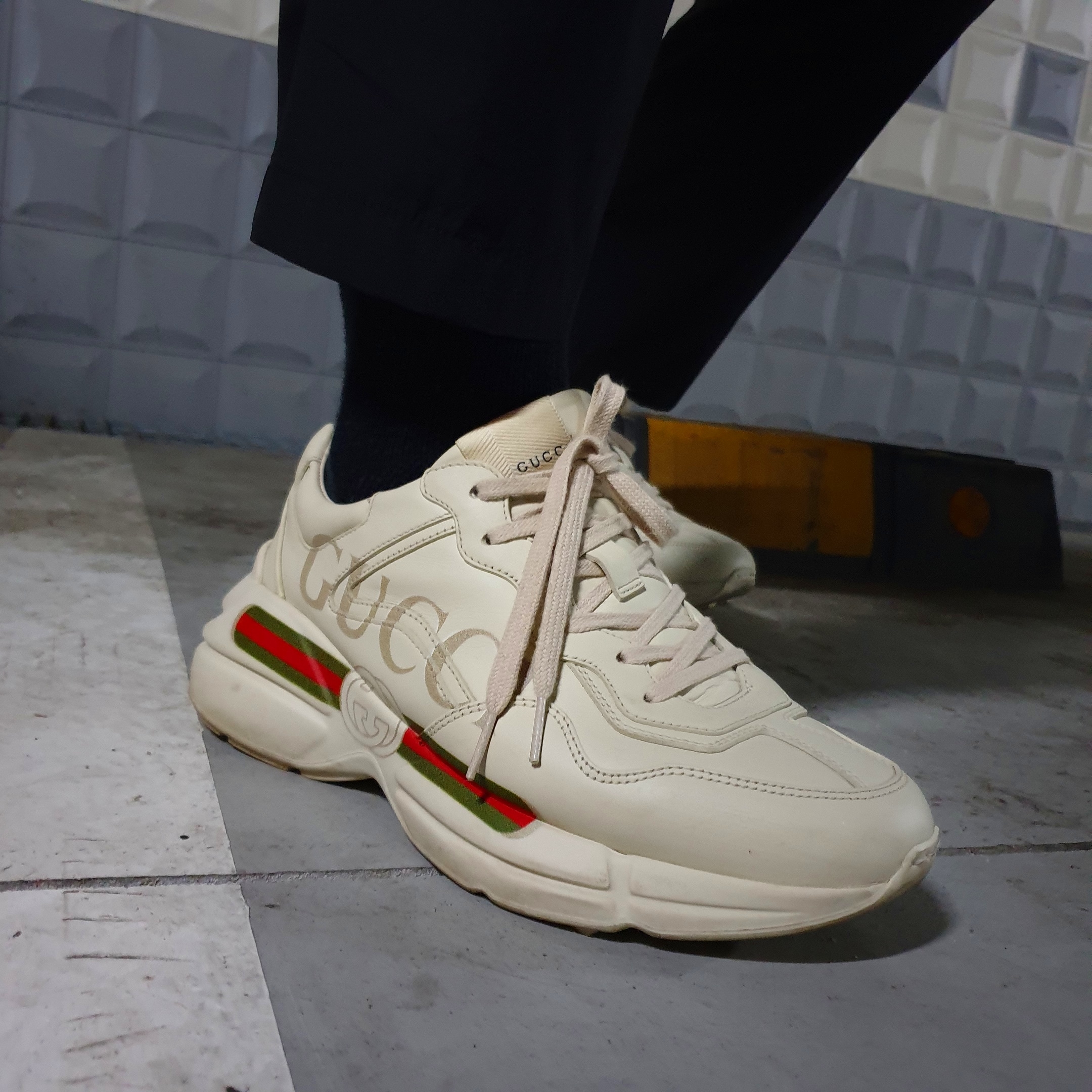 Gucci Rhyton Leather Sneakers Logo 착용 스타일